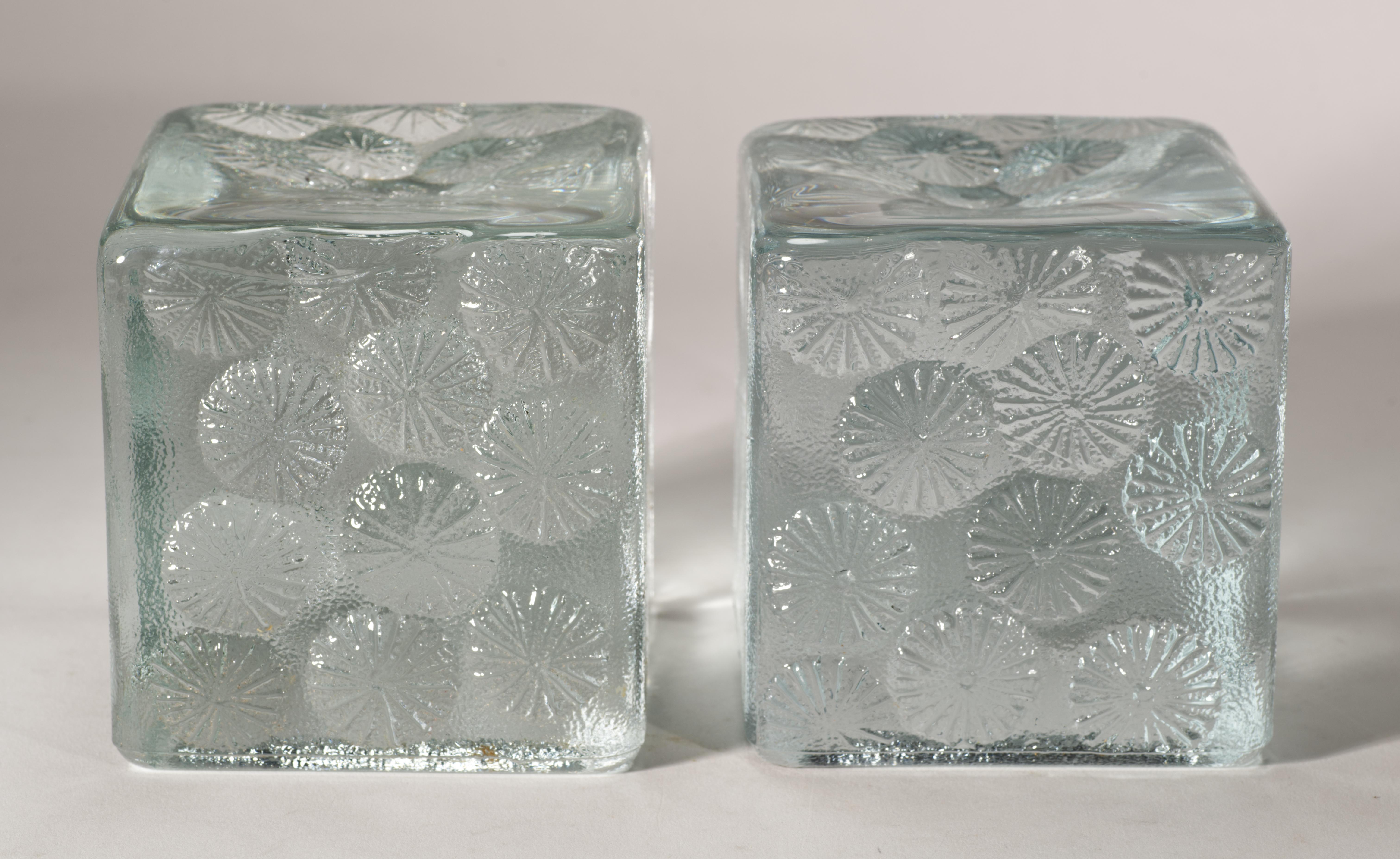 Joel Myers para Blenko Pareja de sujetalibros cúbicos de cristal, 1967 Estadounidense en venta