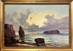 Pittura a olio scozzese del 1920 firmata Tramonto sulle rocce costiere Barche e mare