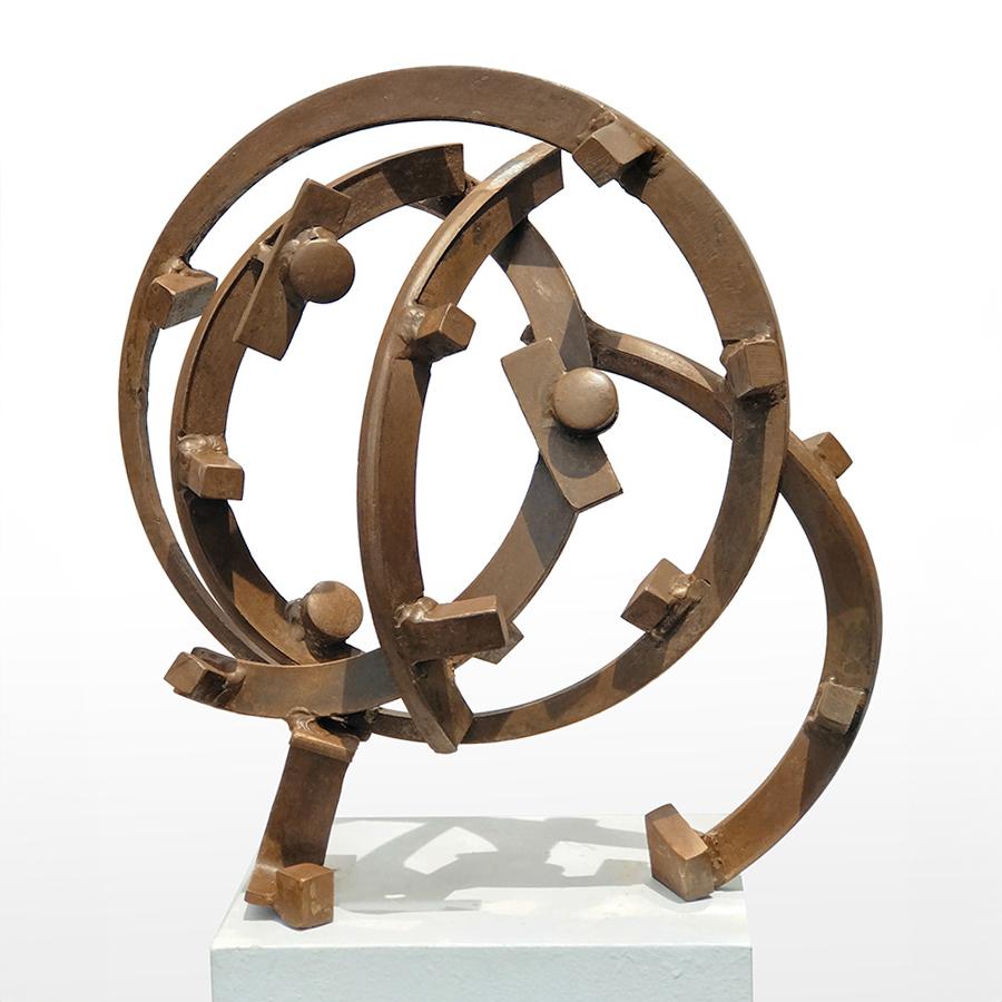 "Kid Chocolate" di Joel Perlman
Scultura astratta in acciaio saldato

Joel Perlman ha creato sculture complesse in acciaio, bronzo e alluminio fin dai primi anni '70. Mentre il minimalismo era lo stile predominante della sua generazione, Perlman