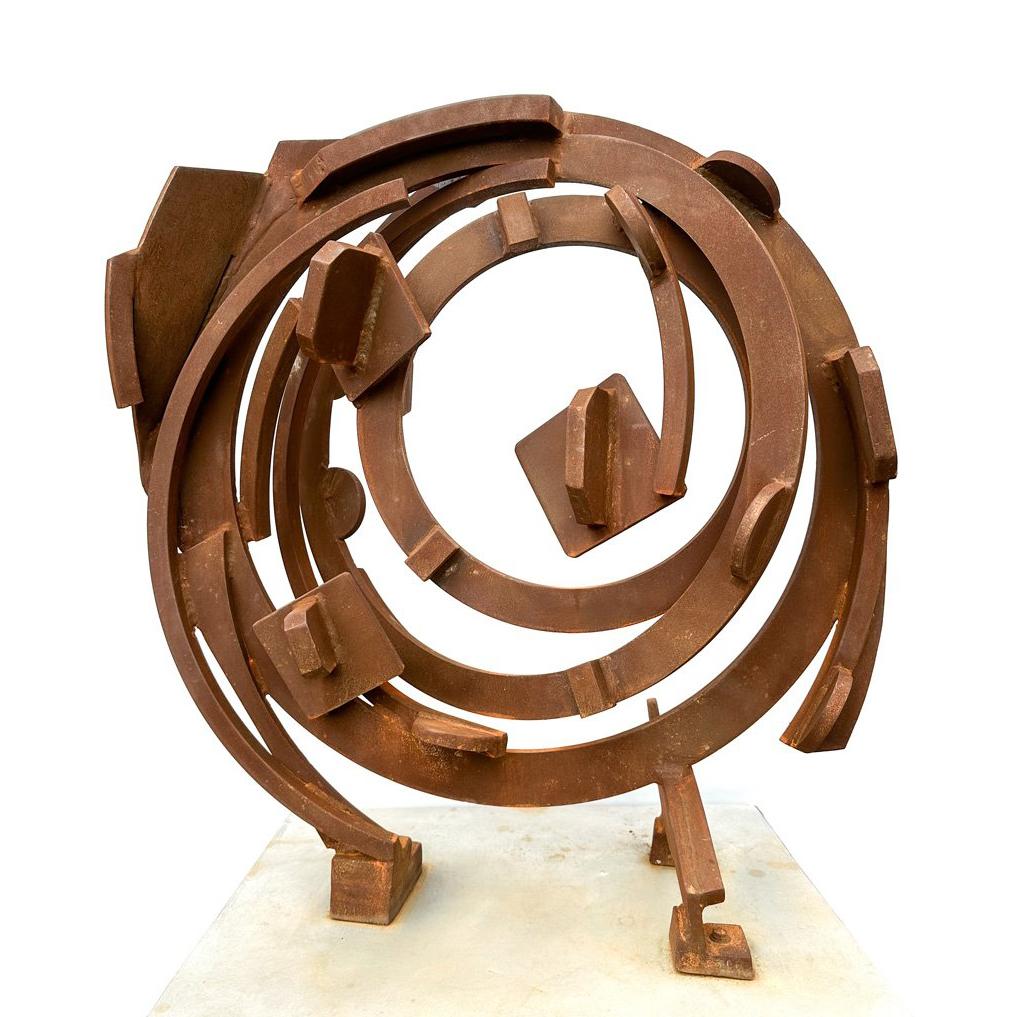"Matchless III" di Joel Perlman
Scultura astratta in acciaio saldato

Joel Perlman ha creato sculture complesse in acciaio, bronzo e alluminio fin dai primi anni '70. Mentre il minimalismo era lo stile predominante della sua generazione, Perlman