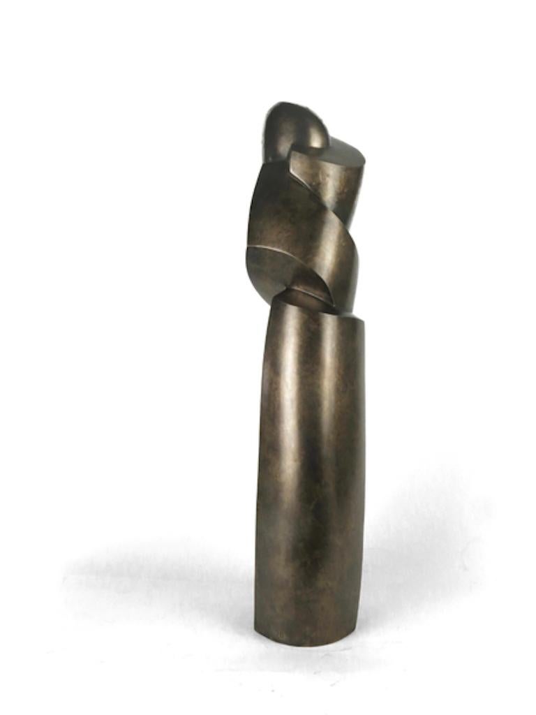 Medium: Bronze 
Ausgabe #1/8

Als Künstlerin strebe ich danach, elegante Skulpturen zu schaffen, die die wahre Essenz des Themas einfangen. Form, Linie und Oberfläche werden als visuelle Sprache verwendet. Die Figur ist zu einer minimalistischen