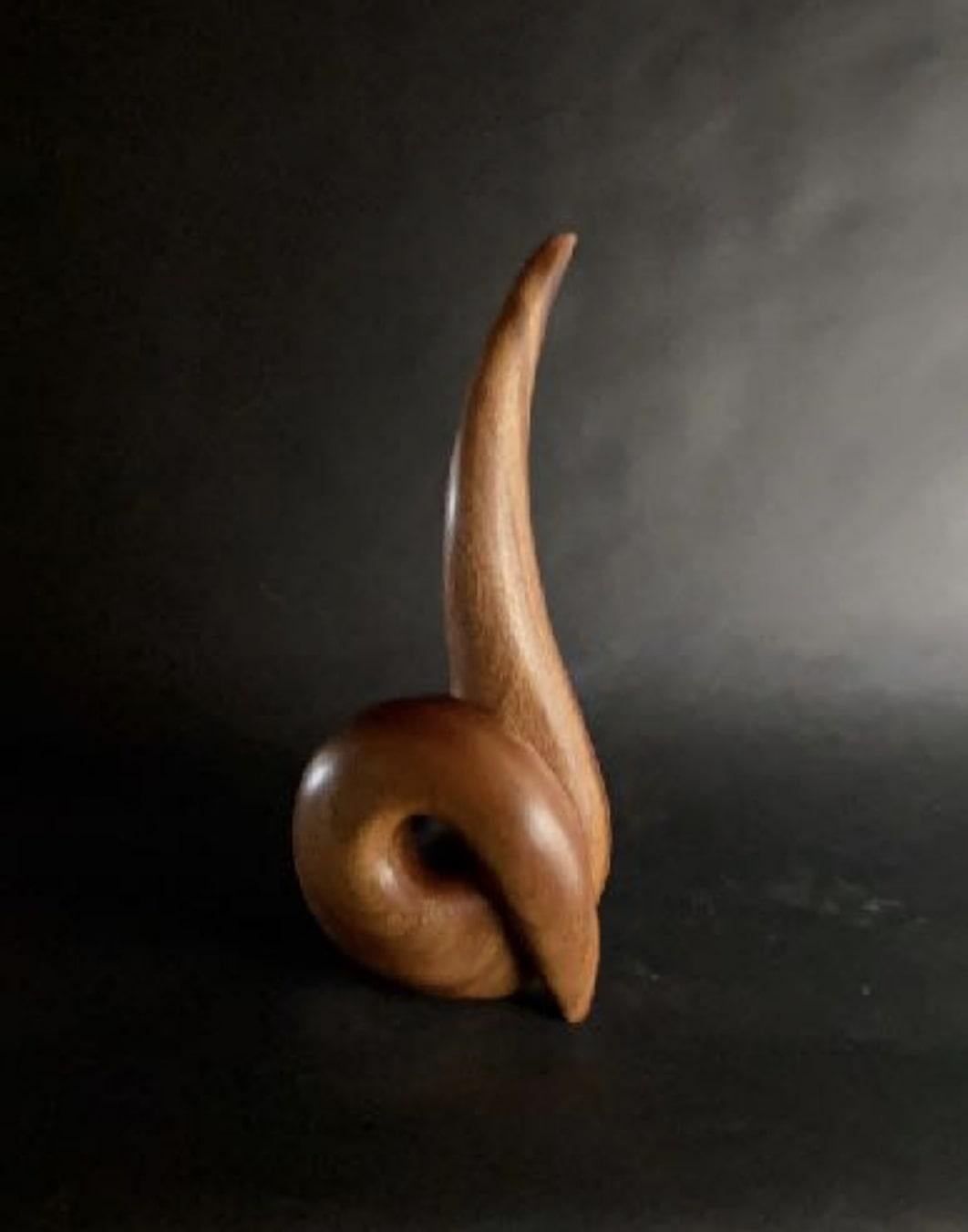 Moyen : Bronze 
Édition #1/8

En tant qu'artiste, je m'efforce de créer des sculptures élégantes qui capturent la véritable essence du sujet. La forme, la ligne et la surface sont utilisées comme langage visuel. La figure est abstraite en une forme