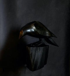 Joel Urruty - Corvo appeso al muro, scultura 2025