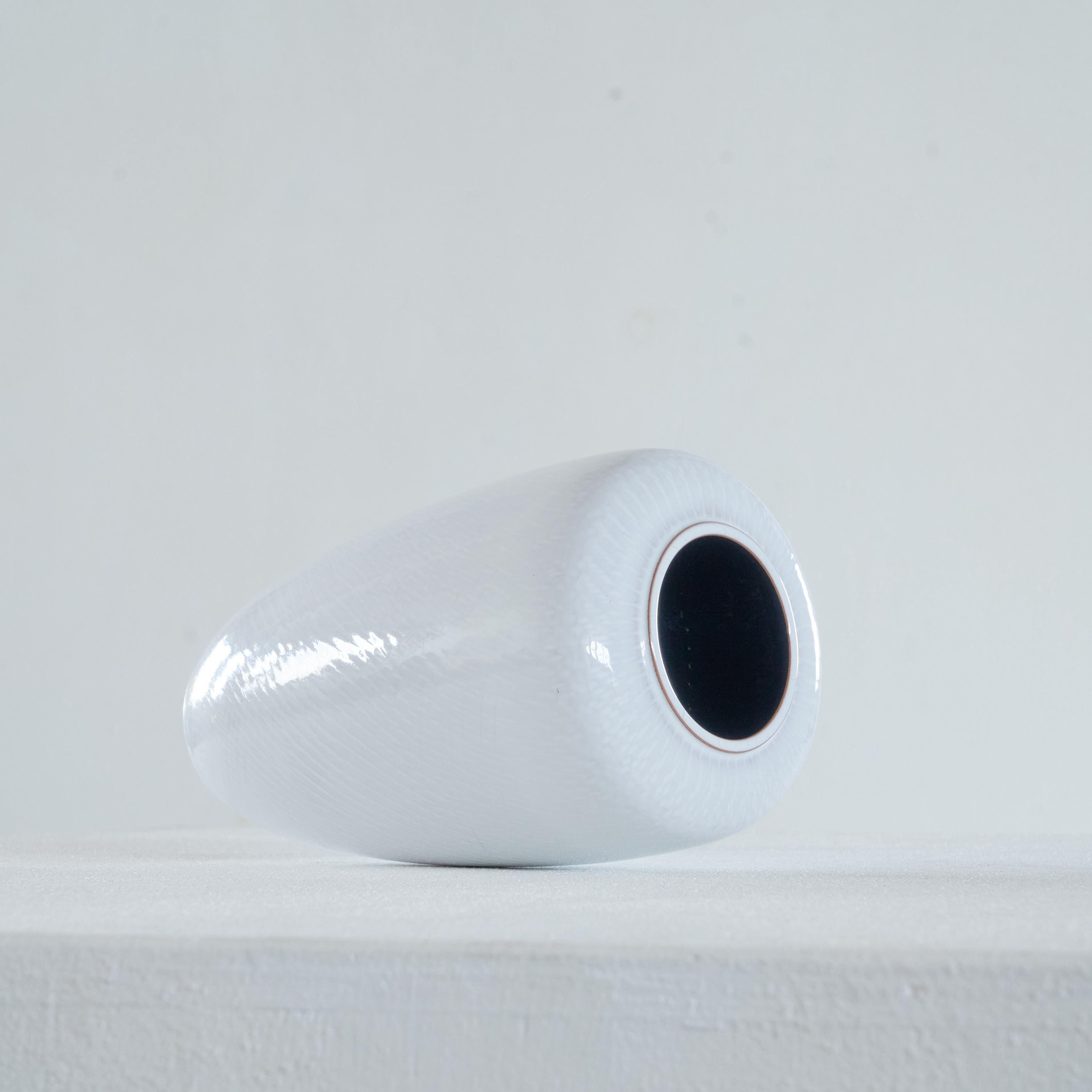 Vase conique en poterie de studio du milieu du siècle de Joep Felder à décor blanc 