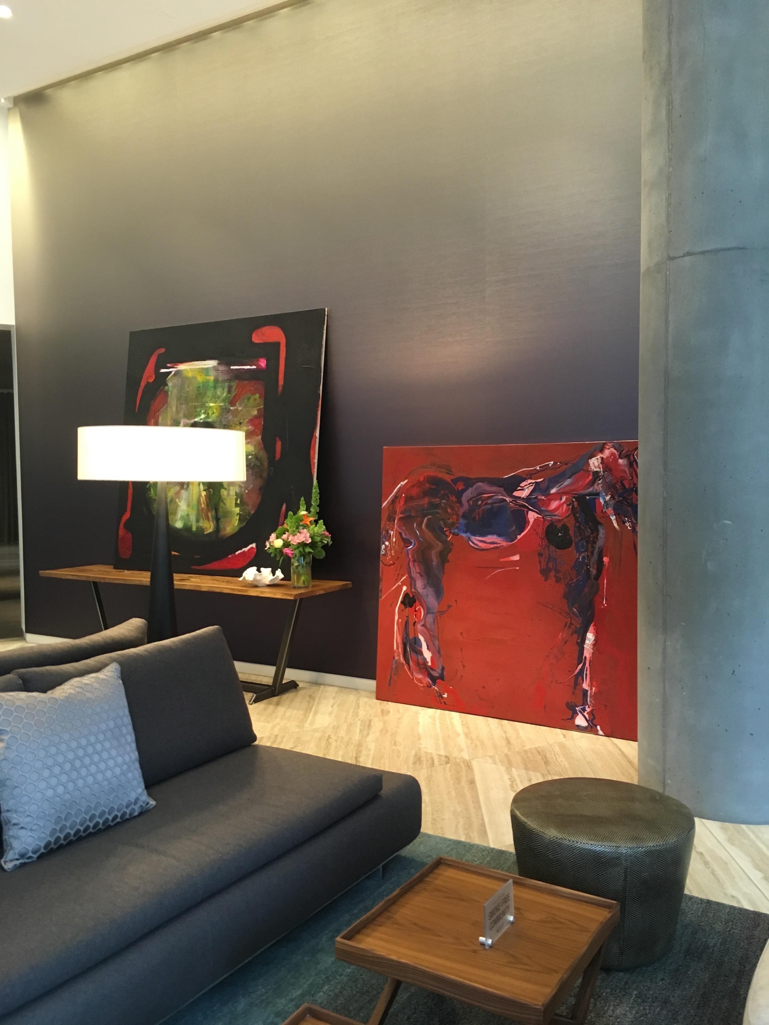 Equus, Rot, Dunkelblau,  Cremefarbenes, weißes und schwarzes Pferd und Landschaft im Angebot 11