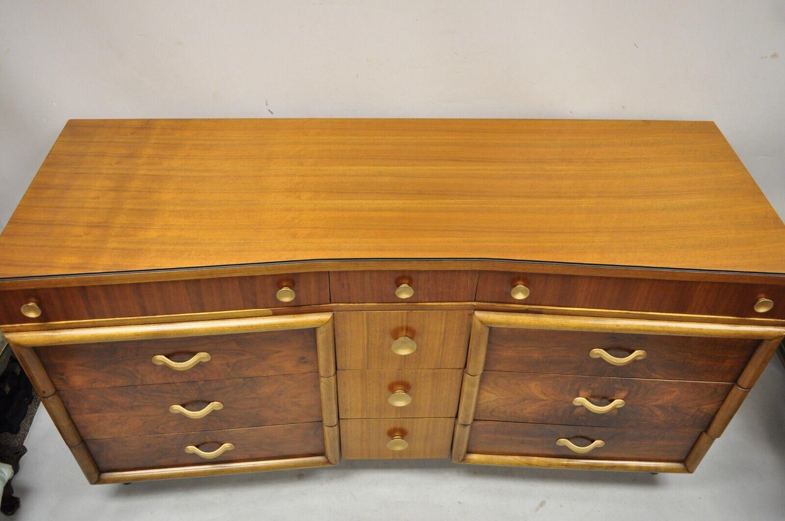 Art déco Crédence longue commode Art Déco en ronce de noyer mi-siècle avec miroir de Joerns Bros en vente