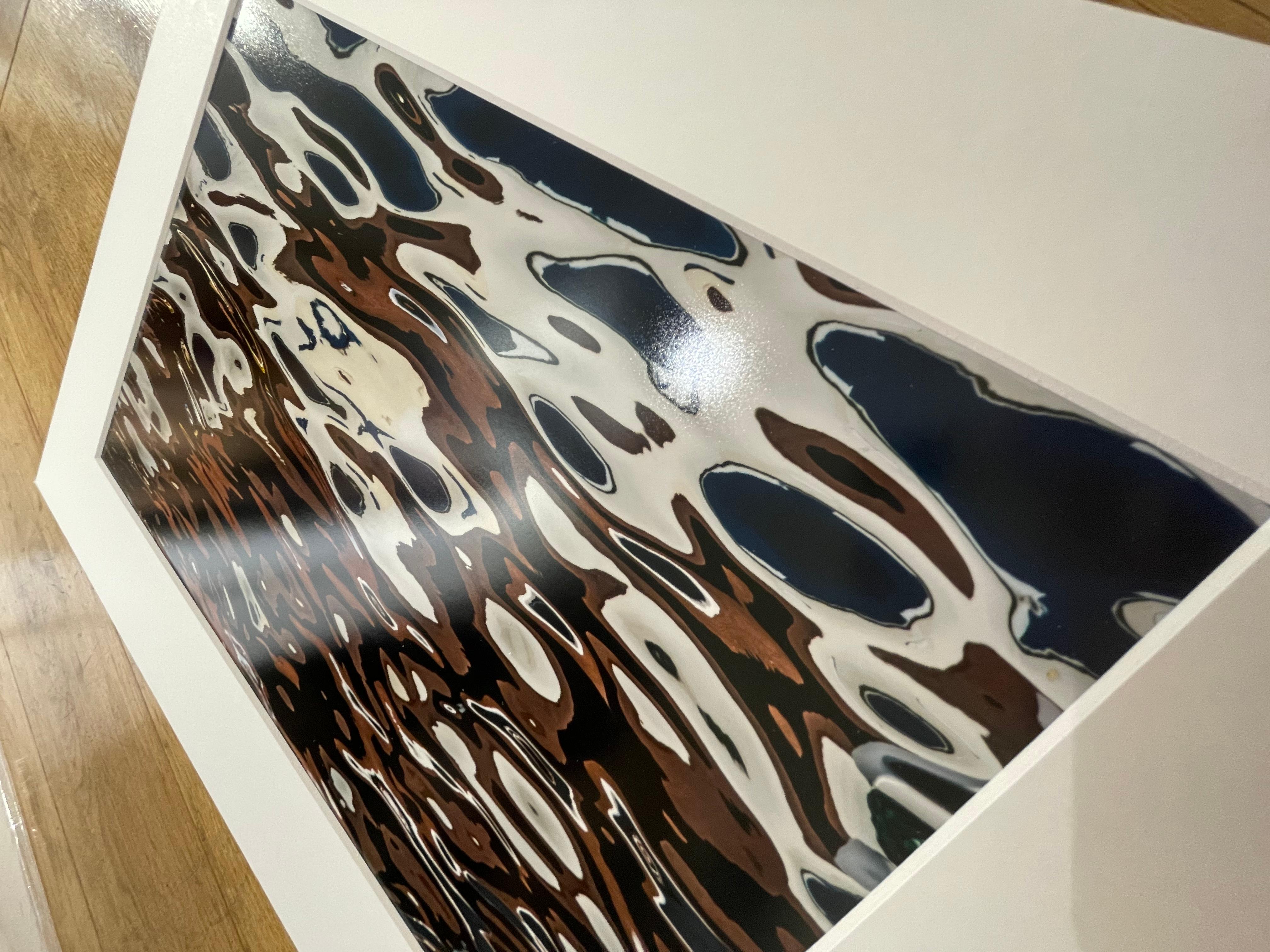 Gespenster der Schokoladenvergangenheit (Schwarz), Color Photograph, von Joey Tranchina