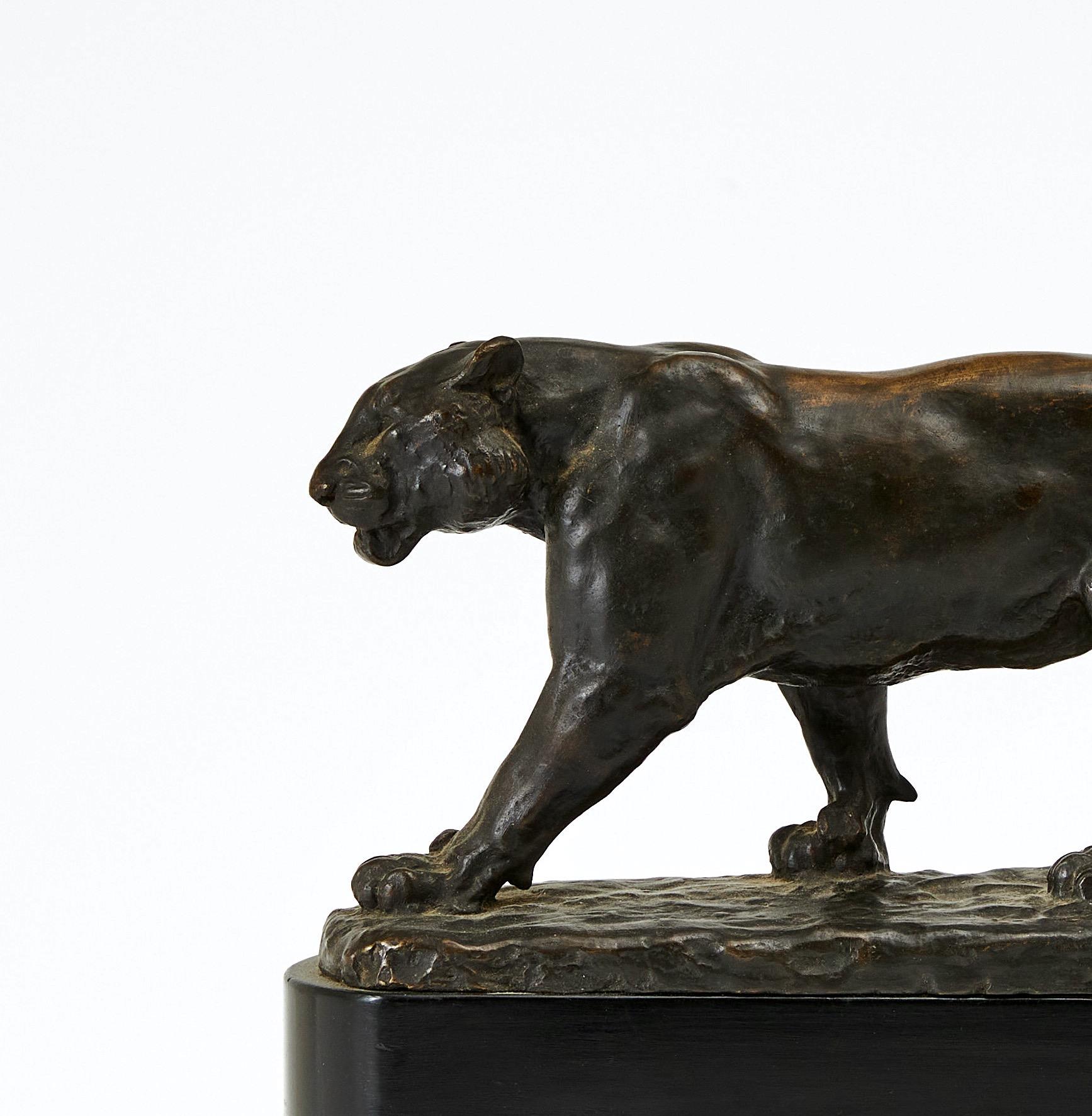 Walking Tiger - Late 19th century Bronze Sculpture For Sale 1