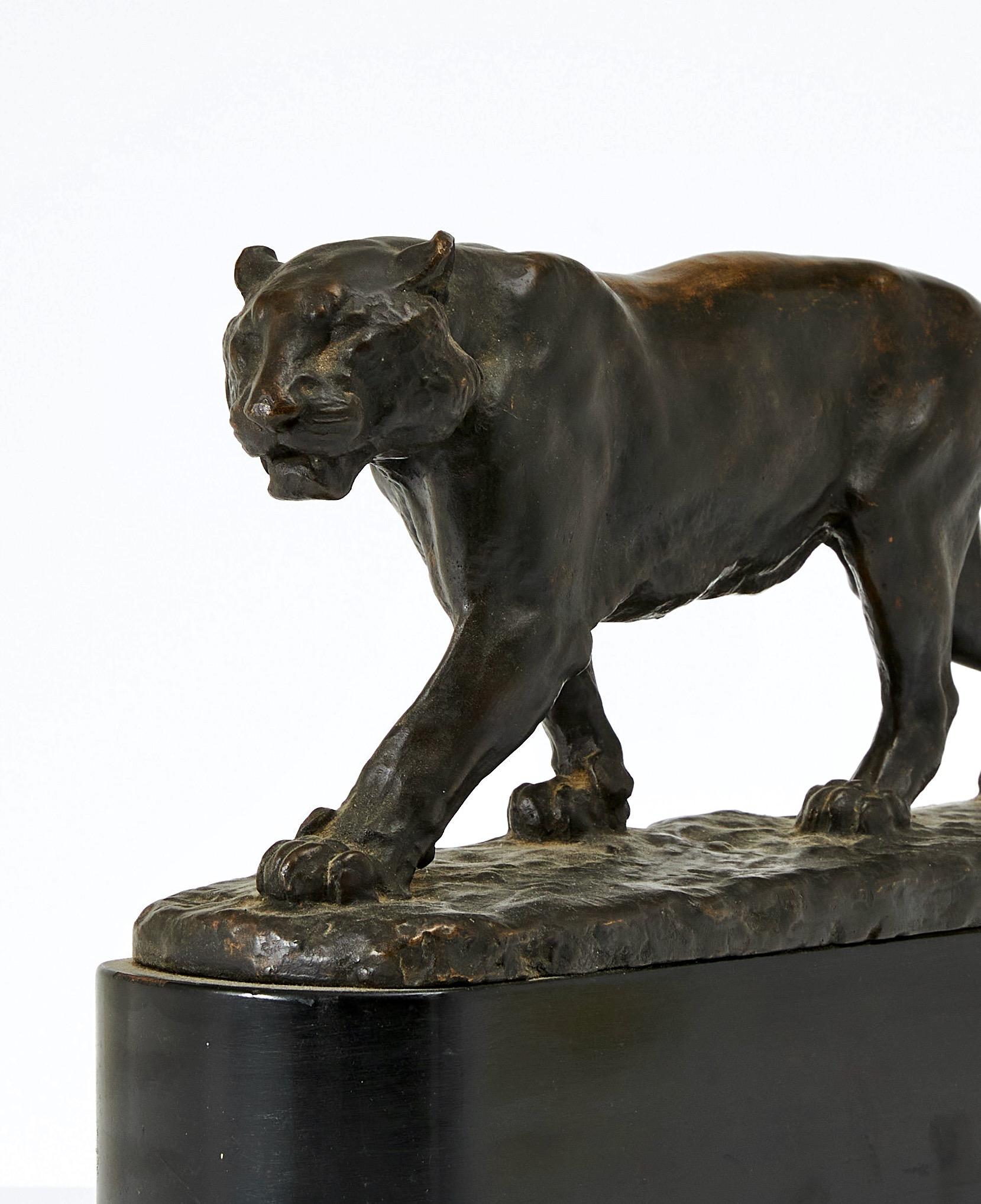 Walking Tiger - Late 19th century Bronze Sculpture For Sale 3