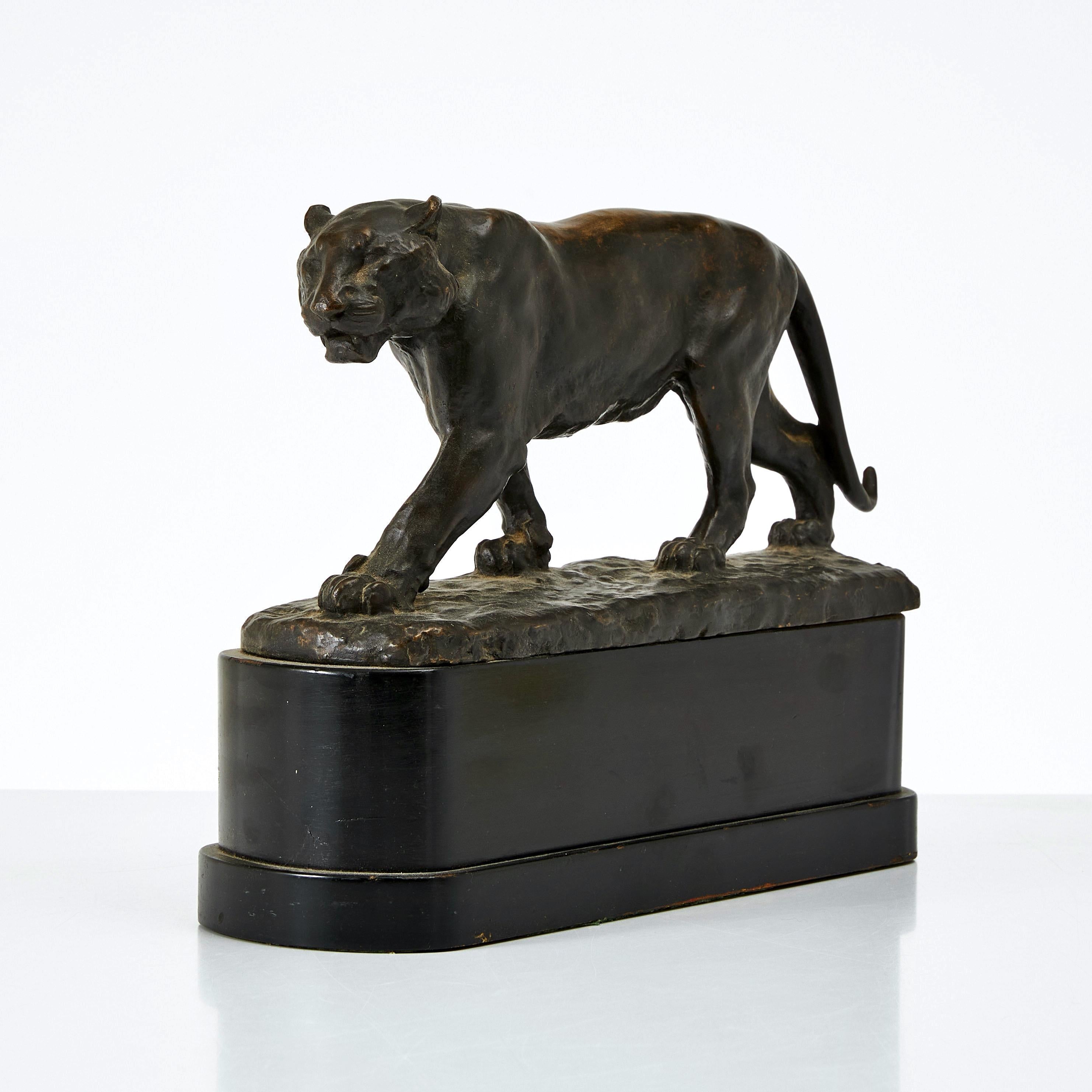 Walking Tiger - Late 19th century Bronze Sculpture For Sale 4