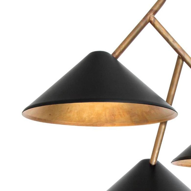 Plafonnier modèle Grenverk conçu par Johan Carpner et fabriqué par Konsthantverk.

La production de lampes, d'appliques et de lampadaires est réalisée de manière artisanale avec les mêmes matériaux et techniques que les premiers modèles.

Matériaux