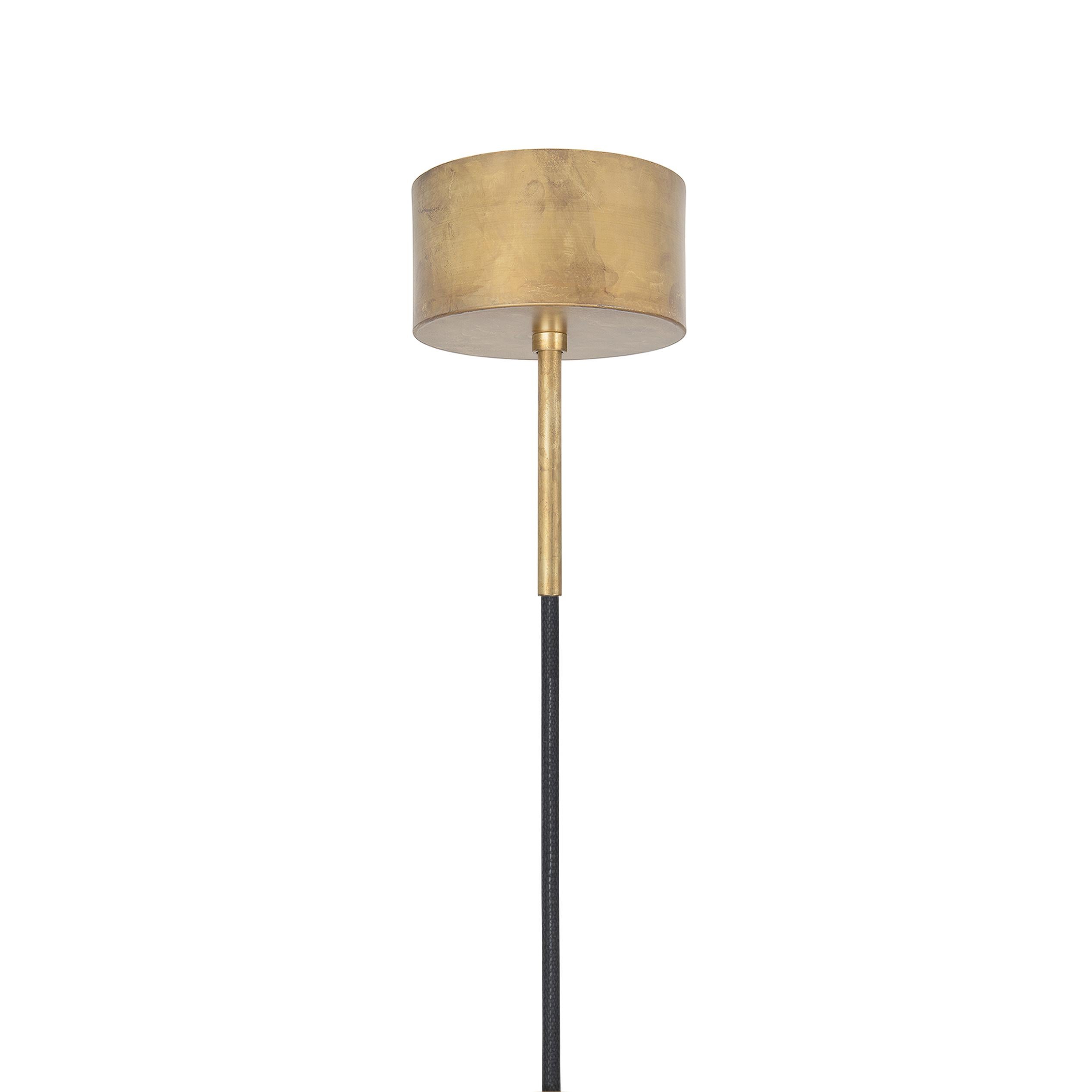 Scandinavo moderno Johan Carpner Klyfta Lampada da soffitto media in ottone grezzo di Konsthantverk in vendita