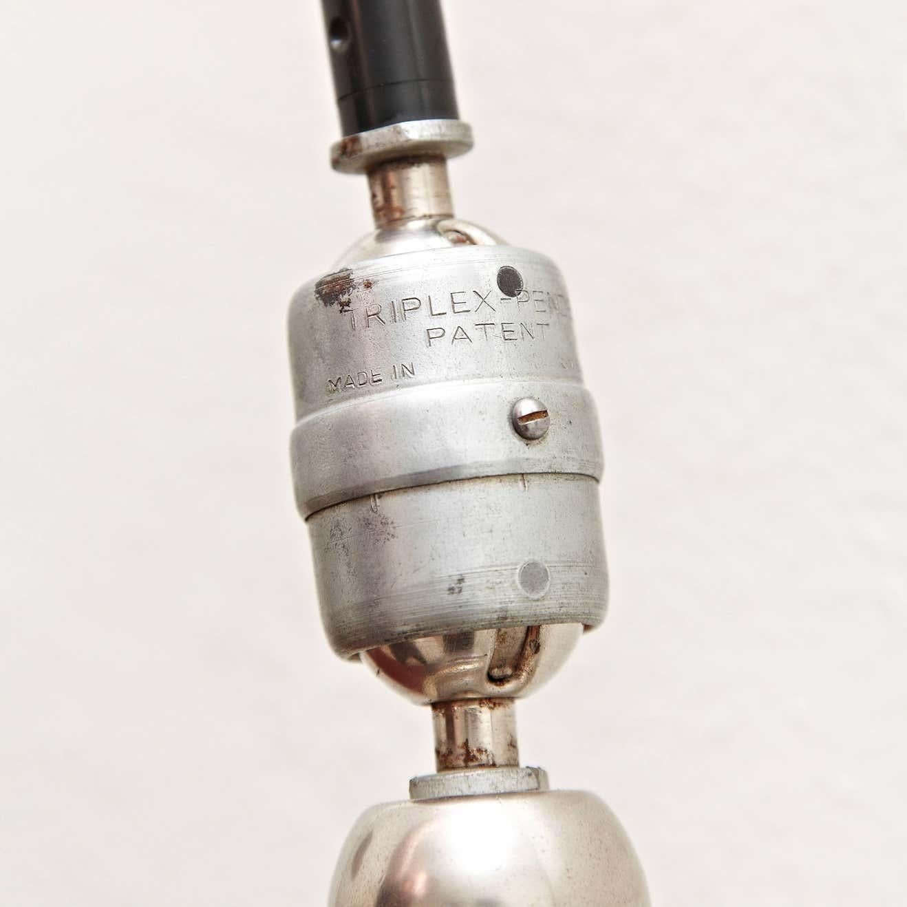 Johan Petter Johansson Lampe murale industrielle Triplex en métal vert, circa 1930 Bon état - En vente à Barcelona, Barcelona