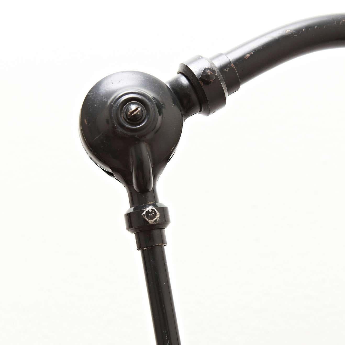 Milieu du XXe siècle Johan Petter Johansson Lampe murale industrielle Triplex en métal vert, circa 1930 en vente