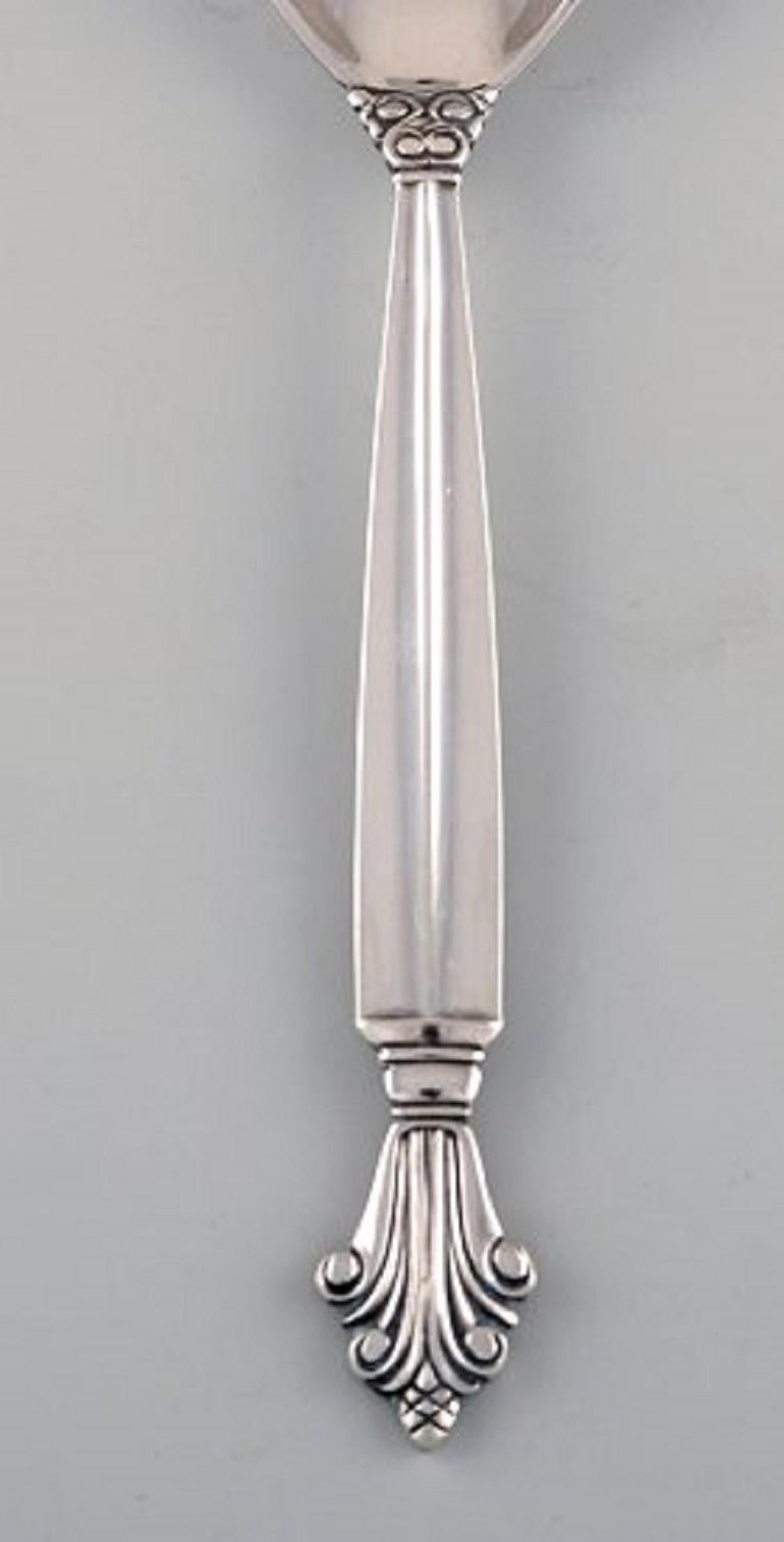 Johan Rohde for Georg Jensen. Acanthus jam spoon in sterling silver. Dated 1945-1951.
Measure: Length 15 cm.
Stamped.
In excellent condition.
Our skilled Georg Jensen silversmith / jeweler can polish all silver and gold so that it looks like