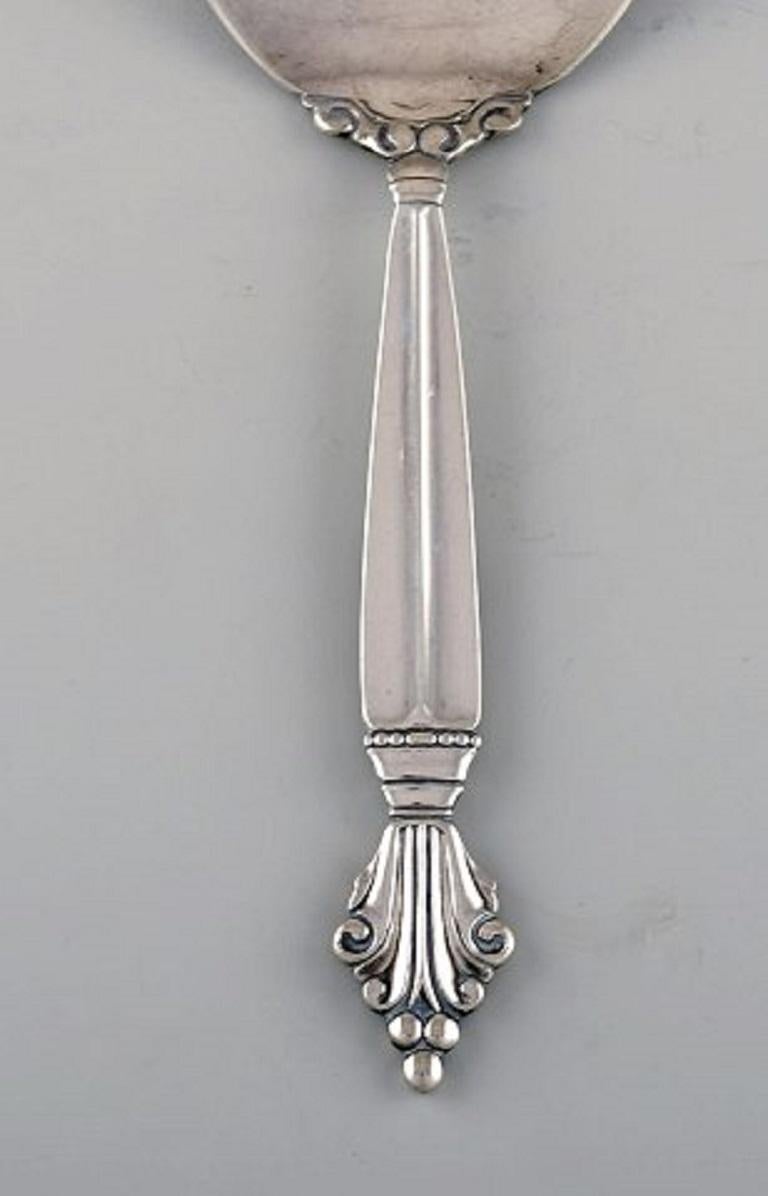 Johan Rohde for Georg Jensen. Early Acanthus serving spade in sterling silver. Dated 1928.
Measures: Length 17 cm.
Stamped.
In excellent condition.
Our skilled Georg Jensen silversmith / jeweler can polish all silver and gold so that it looks