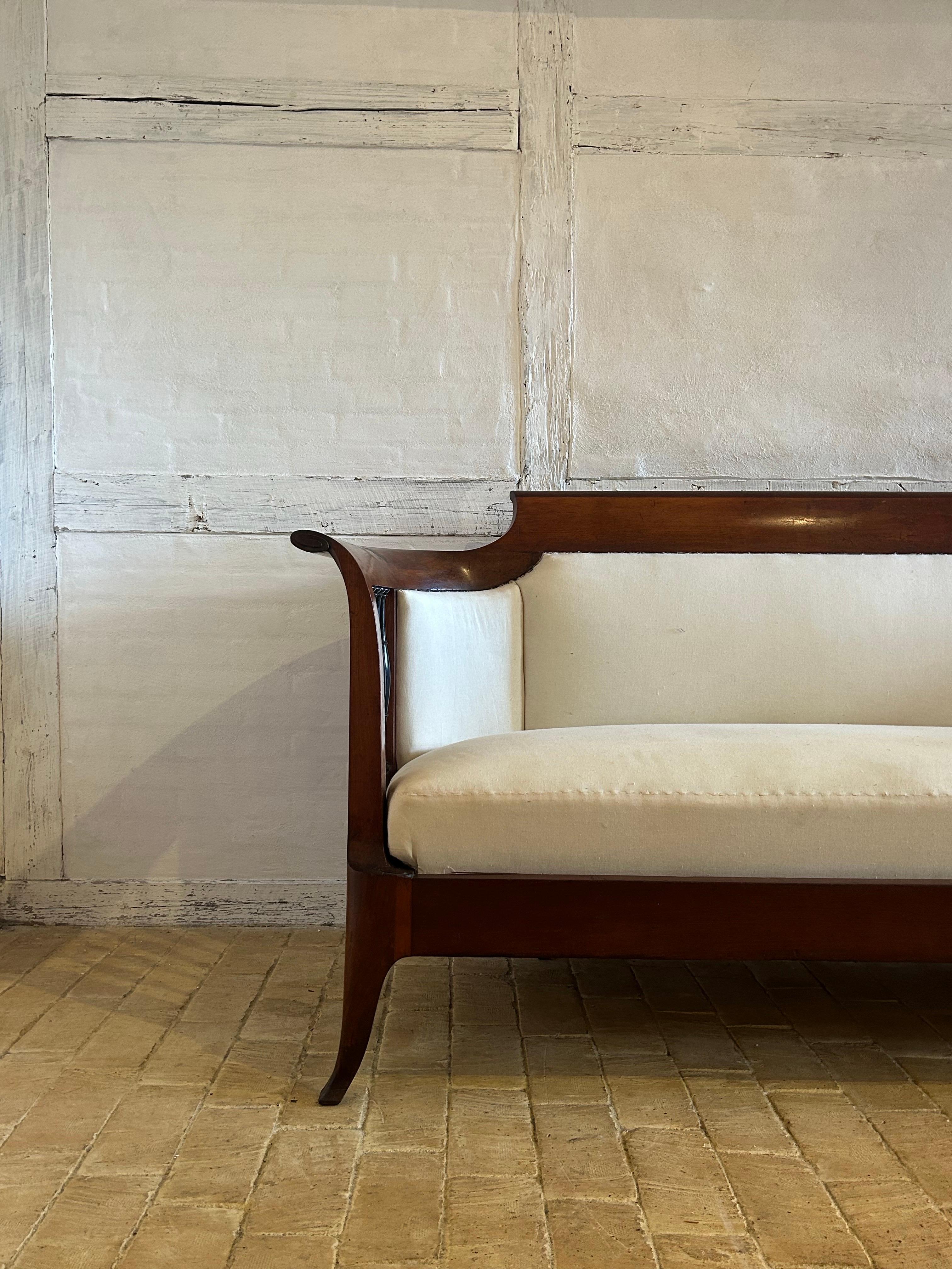 Johan Rohde Sofa aus Mahagoni und schwarz ebonisiertem Holz, Dänemark C.1910. im Zustand „Gut“ im Angebot in Valby, 84