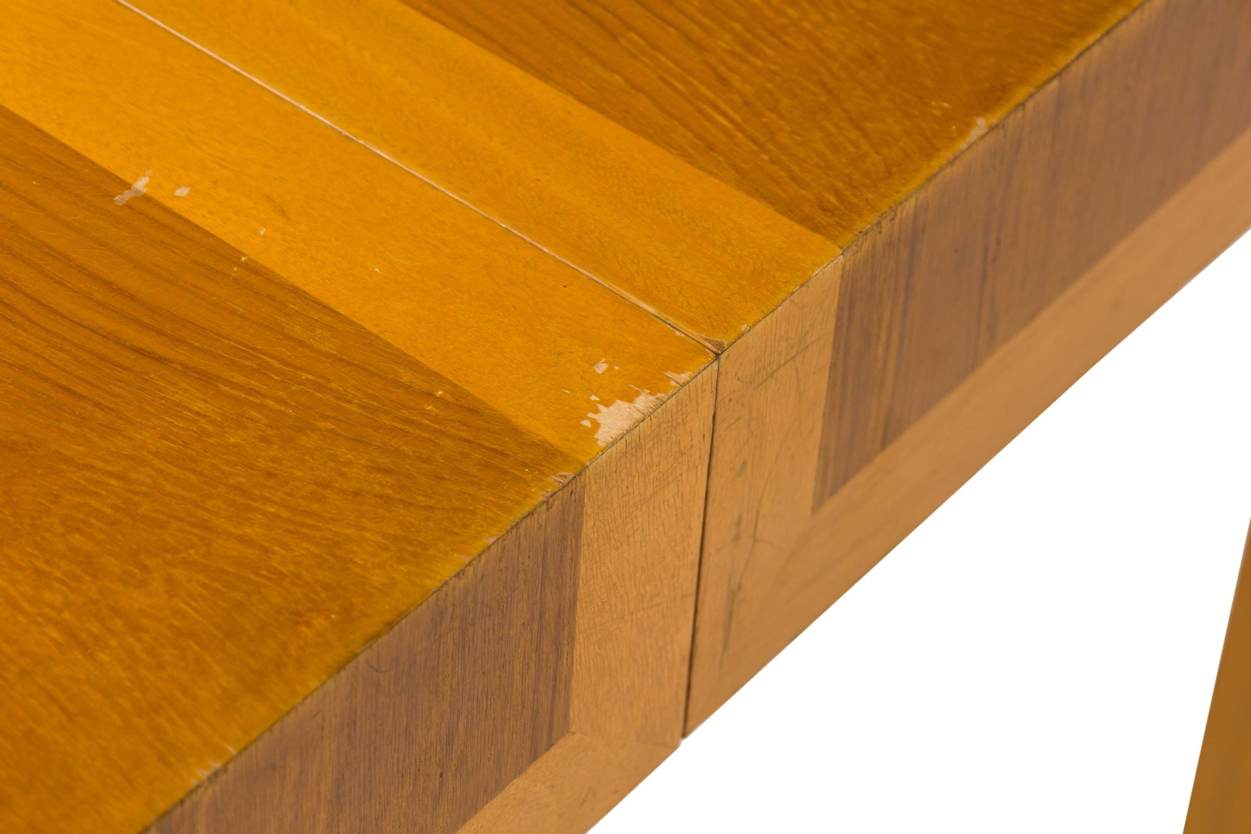 20ième siècle Johan Tapp pour Gumps Table de jeu et de salle à manger scandinave du milieu du siècle dernier en vente