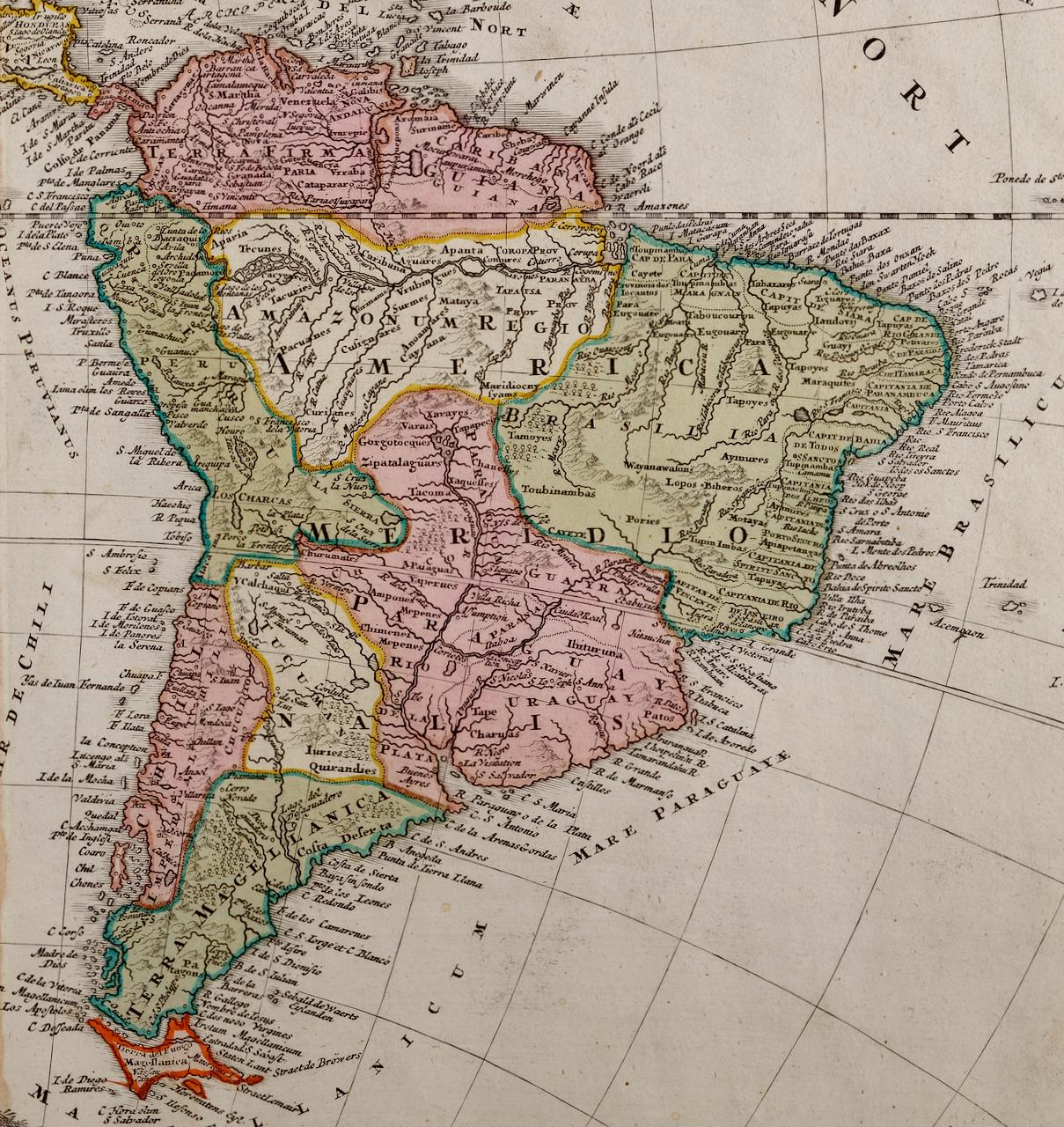 L'Amérique du Nord et du Sud : Une carte du 18ème siècle coloriée à la main par Johann Homann - Marron Landscape Print par Johann Baptist Homann