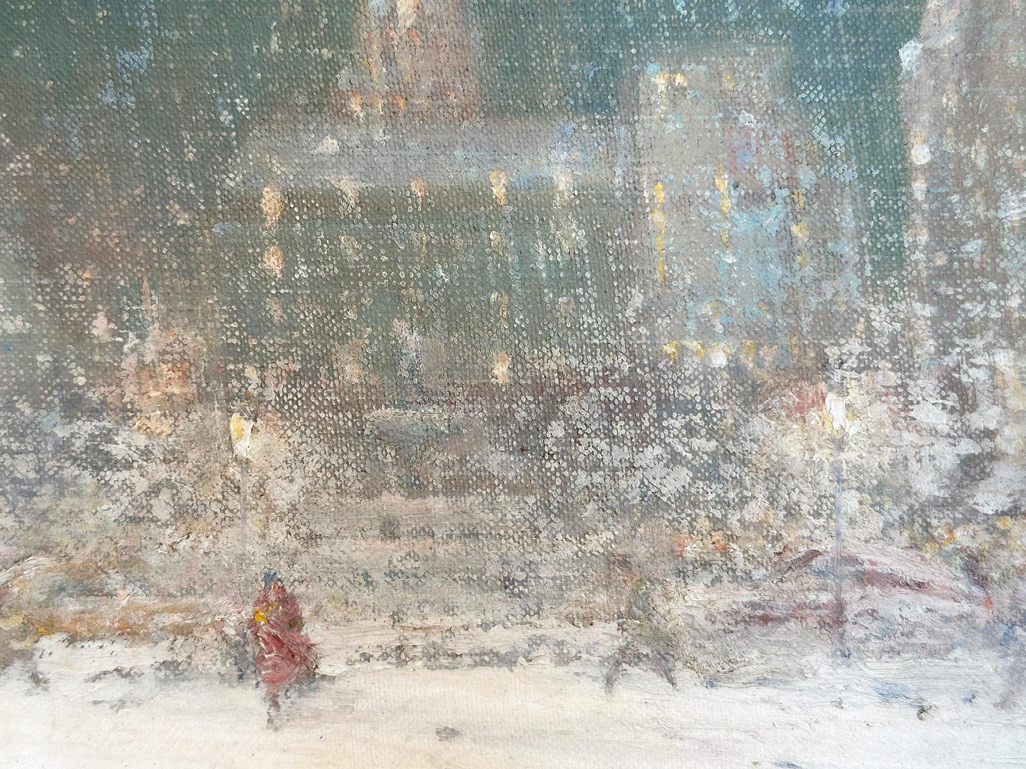 Un gioiello straordinario e un esempio pertinente delle affascinanti scene di New York di Berthelsen. Qui troviamo una scena invernale serale con la Fontana Pulitzer di Grand Army Plaza coperta di neve sulla Fifth Avenue a New York. Gli edifici di
