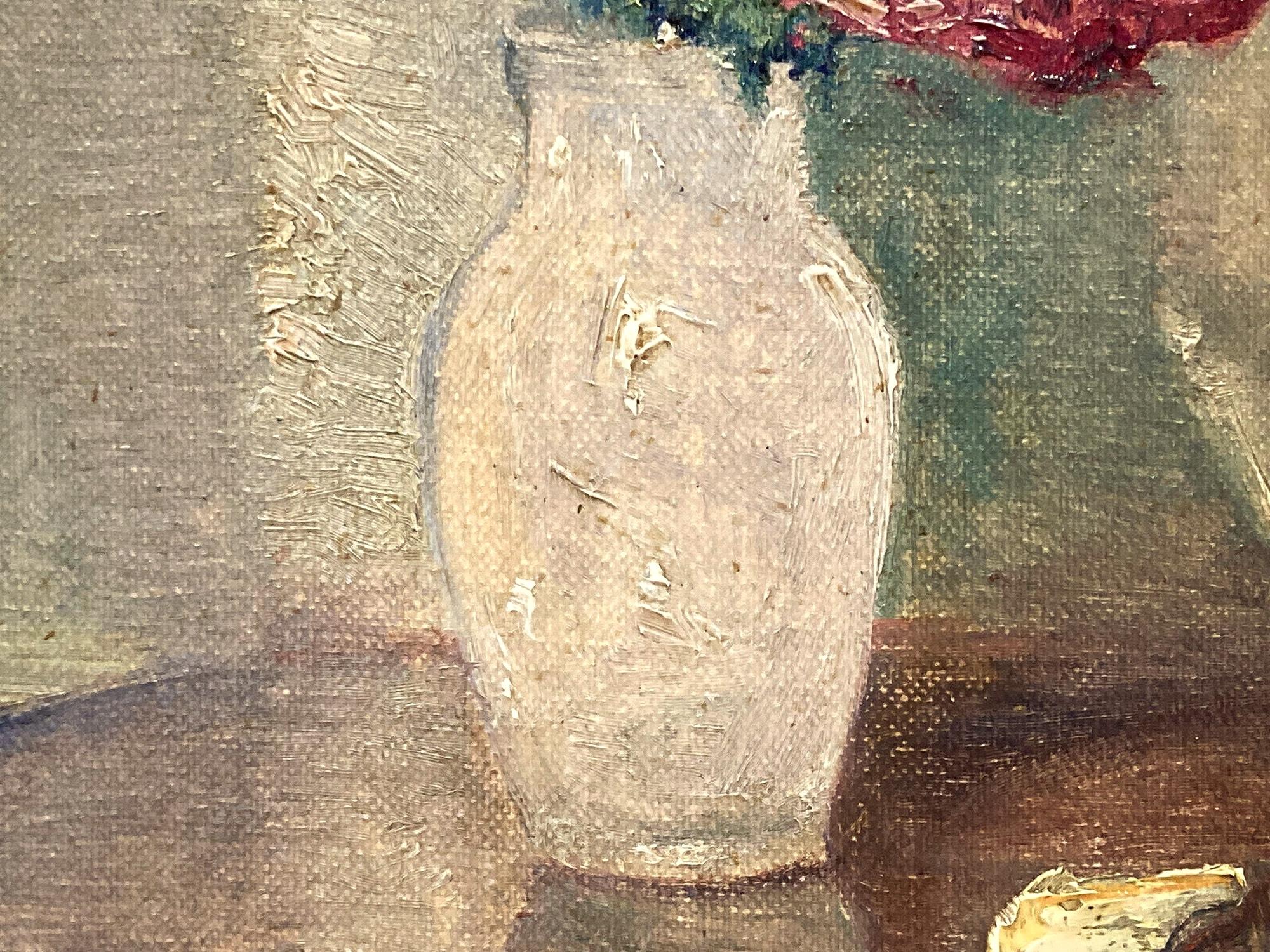 Una joya impresionante y un ejemplo pertinente de las encantadoras escenas de bodegones de Berthelsen. Aquí encontramos una rosa blanca y dos flores carmesí en un jarrón blanco colocado sobre una mesa de madera brillante. El artista era un verdadero