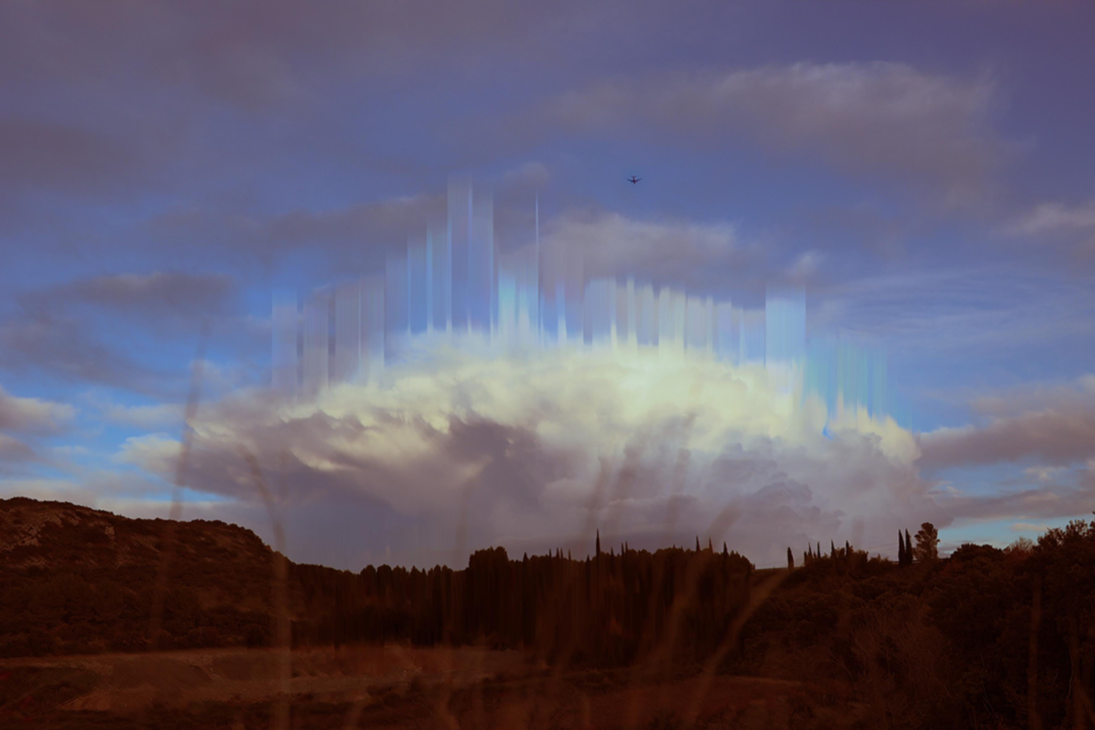 Landscape Photograph Johann Fournier - Cumulonimbus Incus - Photographie couleur, nuage, photographie de paysage, Glitch