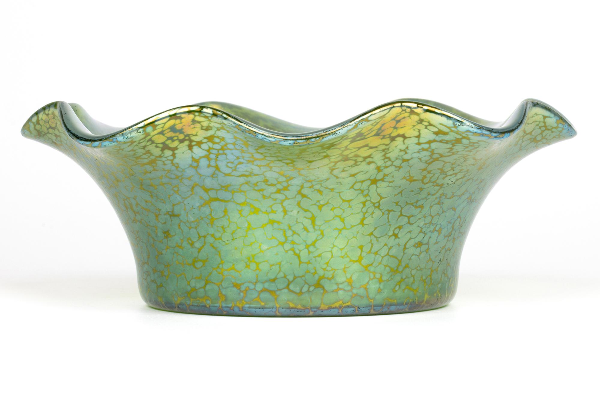 Johann Loetz Witwe Green Papillon Large Iridescent art Glass Bowl For Sale 2