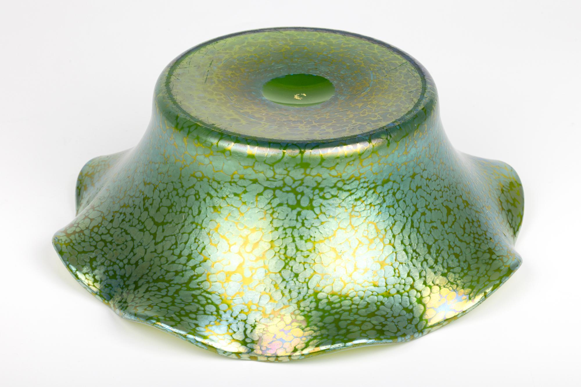 Johann Loetz Witwe Green Papillon Large Iridescent art Glass Bowl For Sale 3