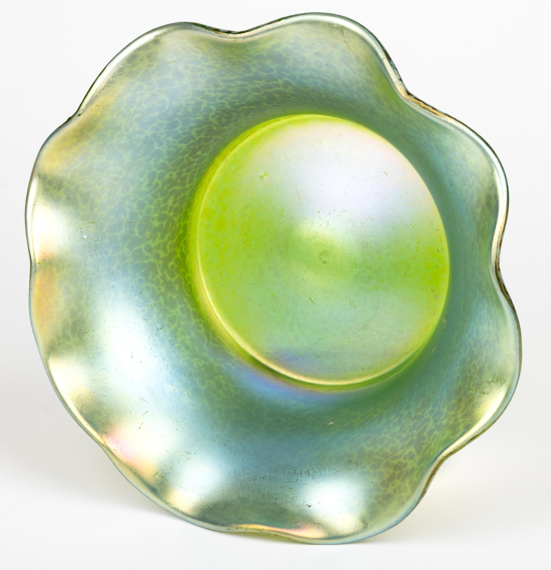 Johann Loetz Witwe Green Papillon Large Iridescent art Glass Bowl In Good Condition For Sale In Bishop's Stortford, Hertfordshire