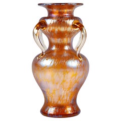 Johann Lötz Witwe – Vaso in stile Art Nouveau, rosso metallizzato, con farfalla e 4 manici, Austria, 1899