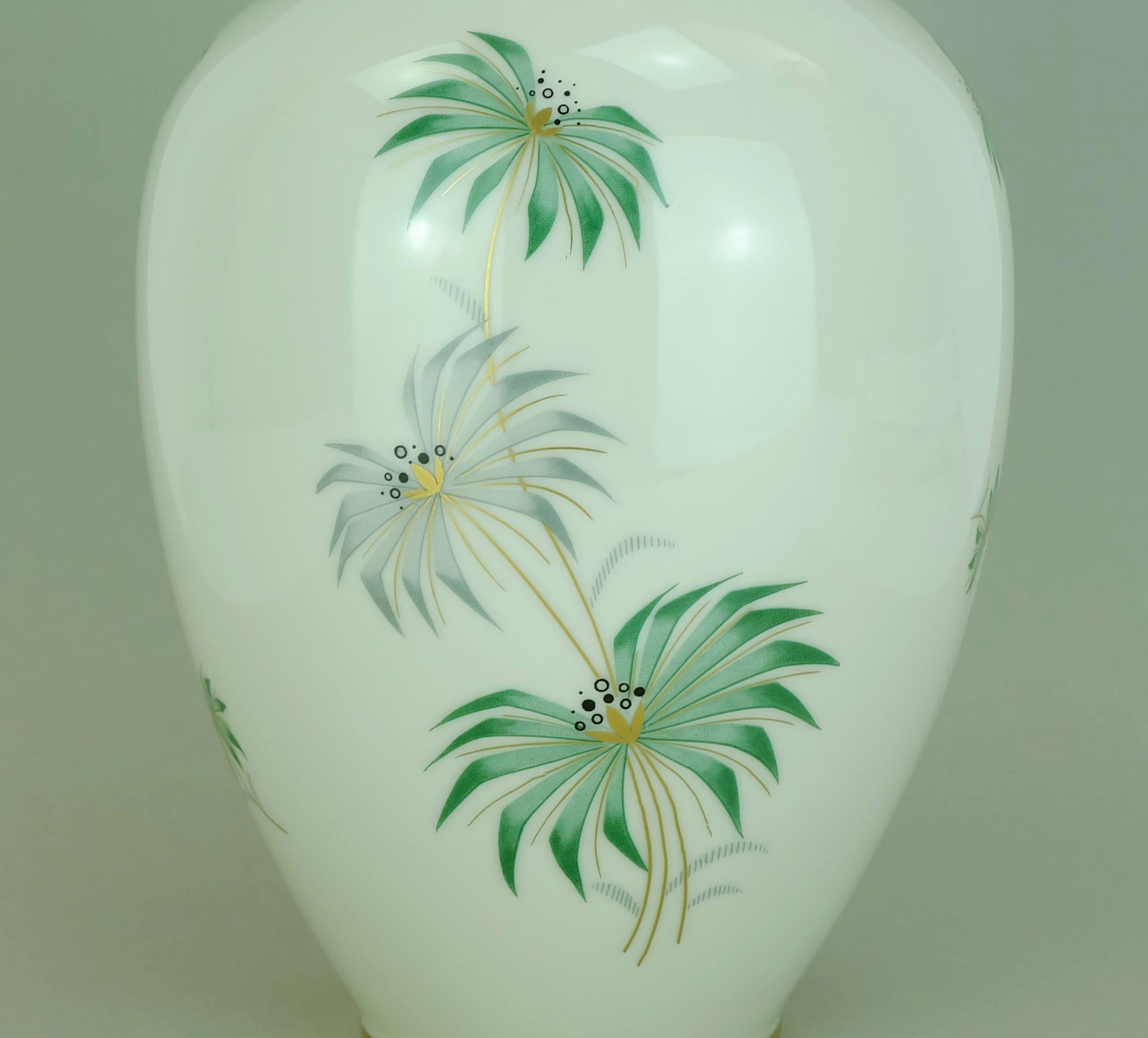 1950s porcelain vase by Johann Seltmann. Very beautiful floral decor in green, grey, black and gold on white. Gold rim at bottom and top. Marked to bottom Bavaria Johann Seltmann Vohenstrauß.

Dimensions: Height 11