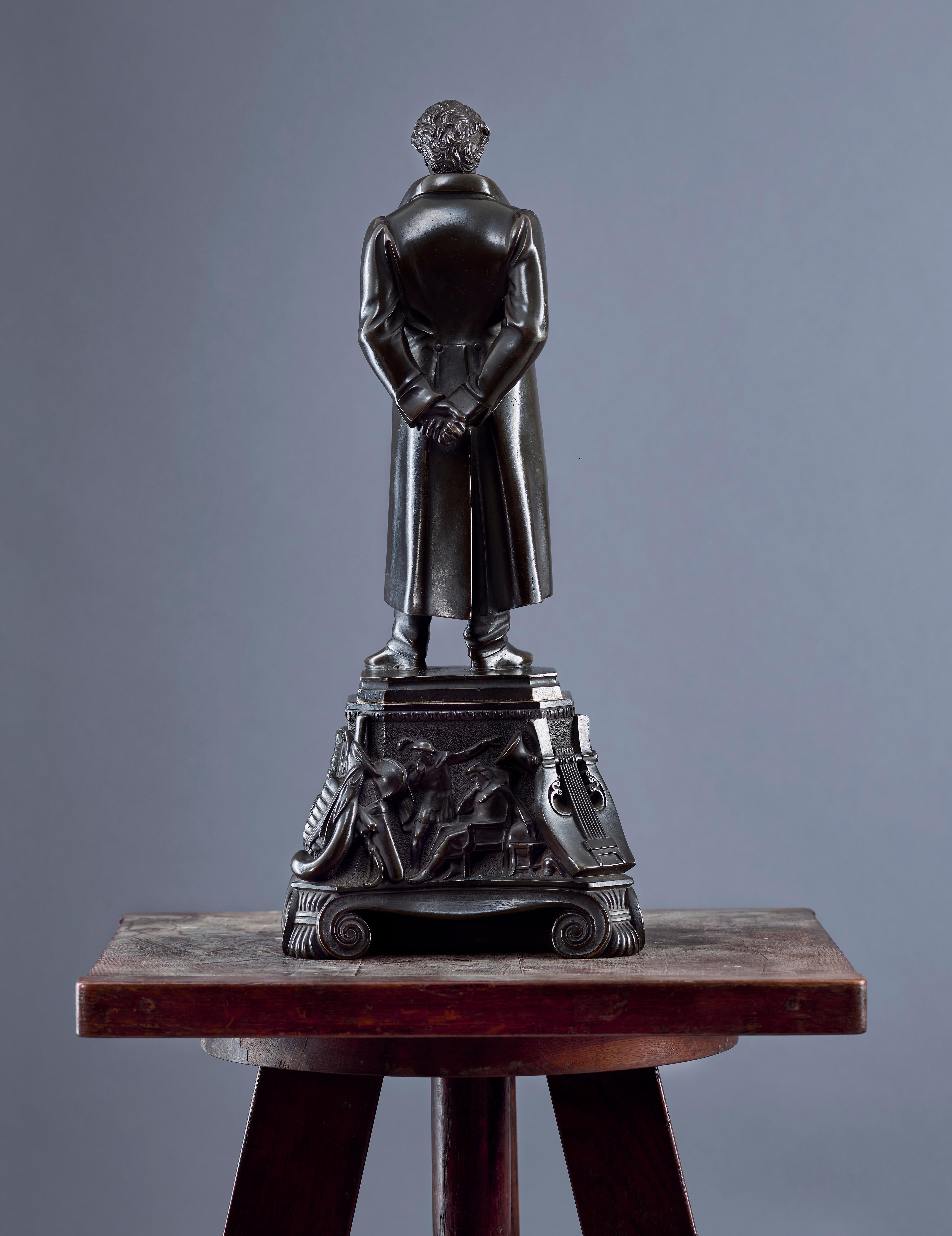 Patinato Figura in bronzo di Johann Wolfgang von Goethe di Christian Daniel Rauch in vendita