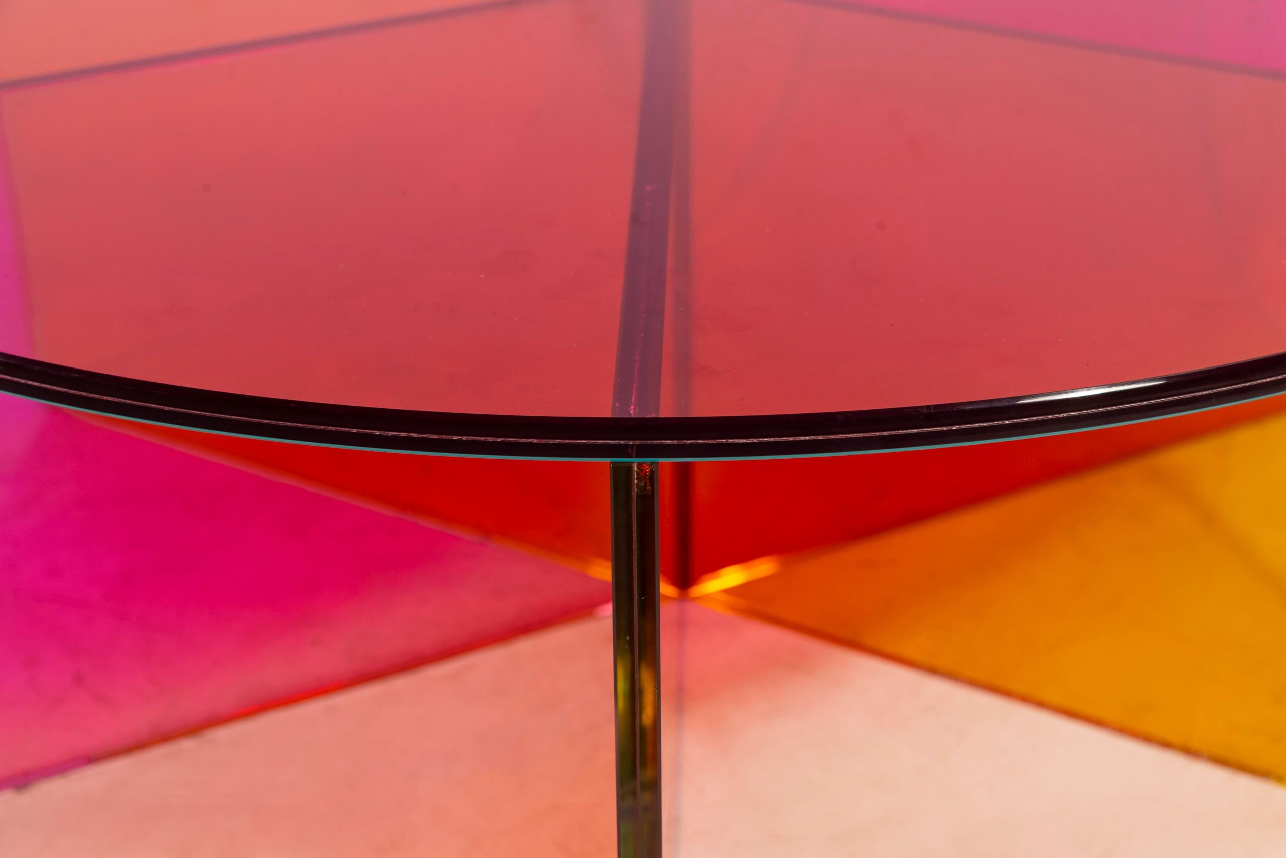 Johanna Grawunder, 
XXX coffee table, edited by Glas Italy,
Laminated glass , circa 2000, Italy.
Measures: Height 30 cm, diameter 80 cm.
