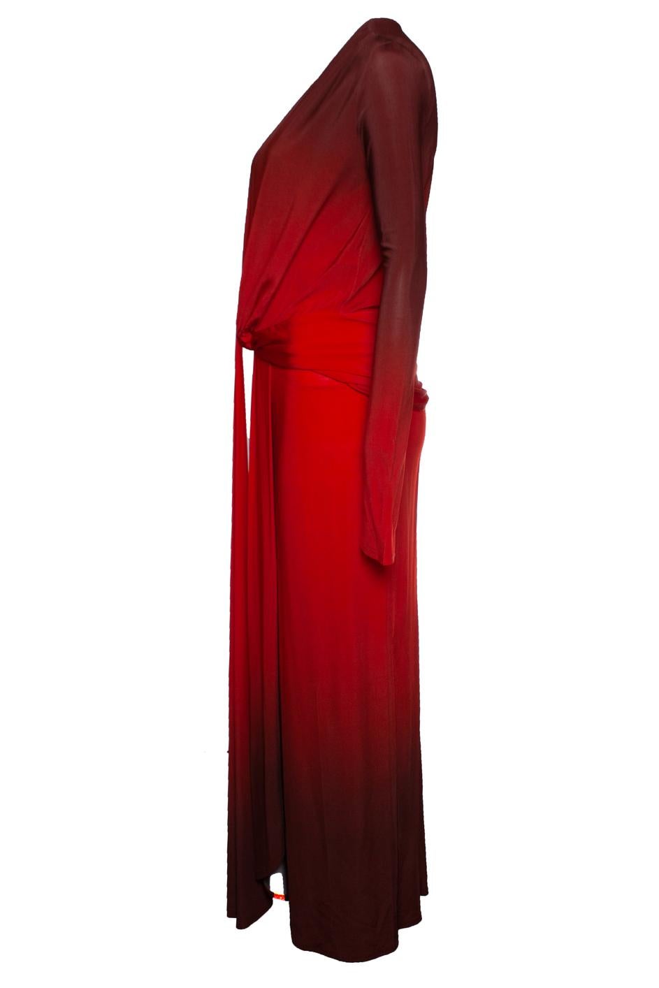 Johanna Ortiz, Vestido midi rojo mito de la selva. El artículo está en muy buen estado.

ESTADO: muy buen estado

TALLA: US6 - S

MEDIDAS: largo 140 cm, ancho 39 cm, cintura 35 cm, ancho de hombros 39 cm, largo de mangas 67 cm

MATERIAL: 90% viscosa