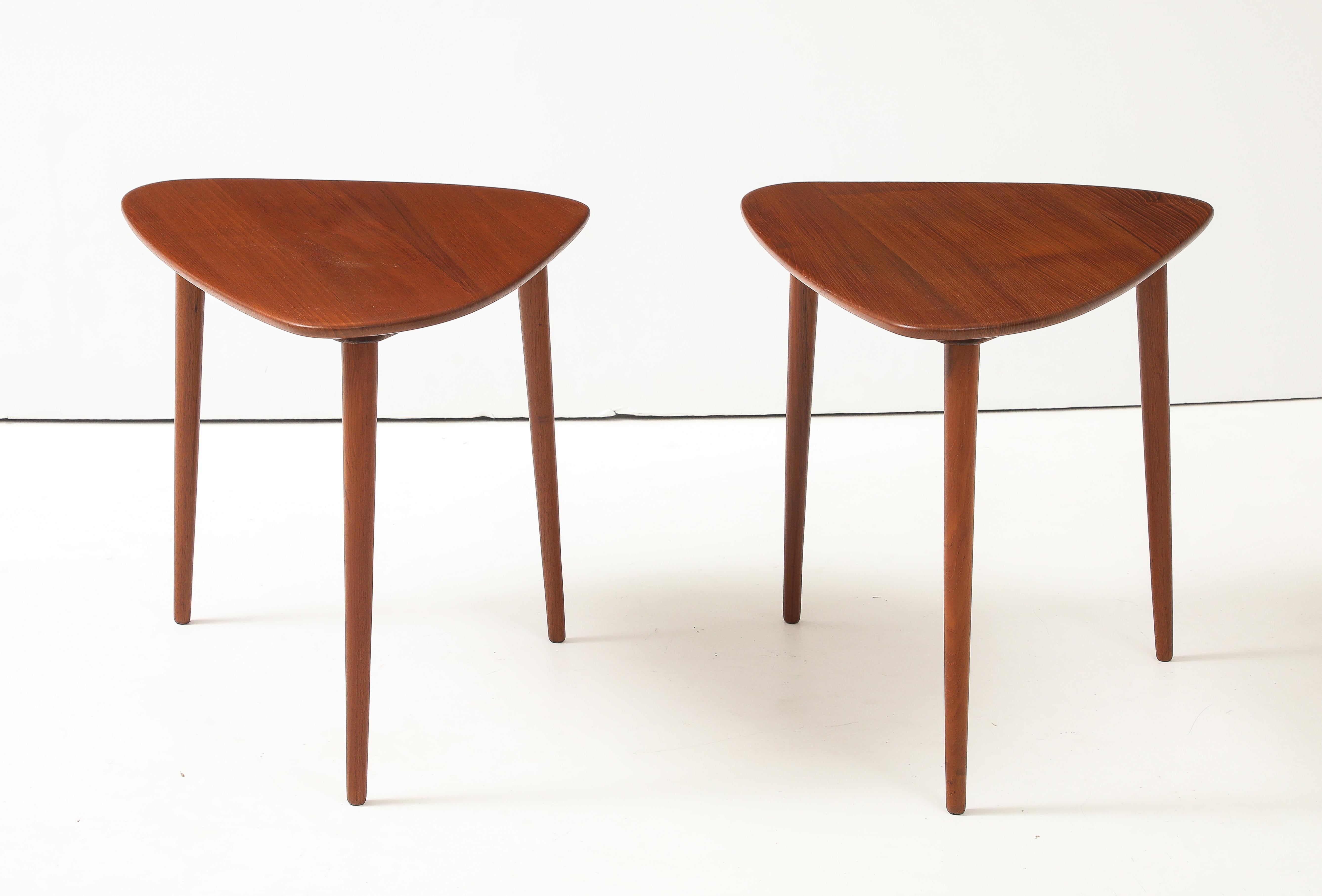Johannes Aasbjerg Triangle Beistelltische aus Teakholz (Mitte des 20. Jahrhunderts) im Angebot