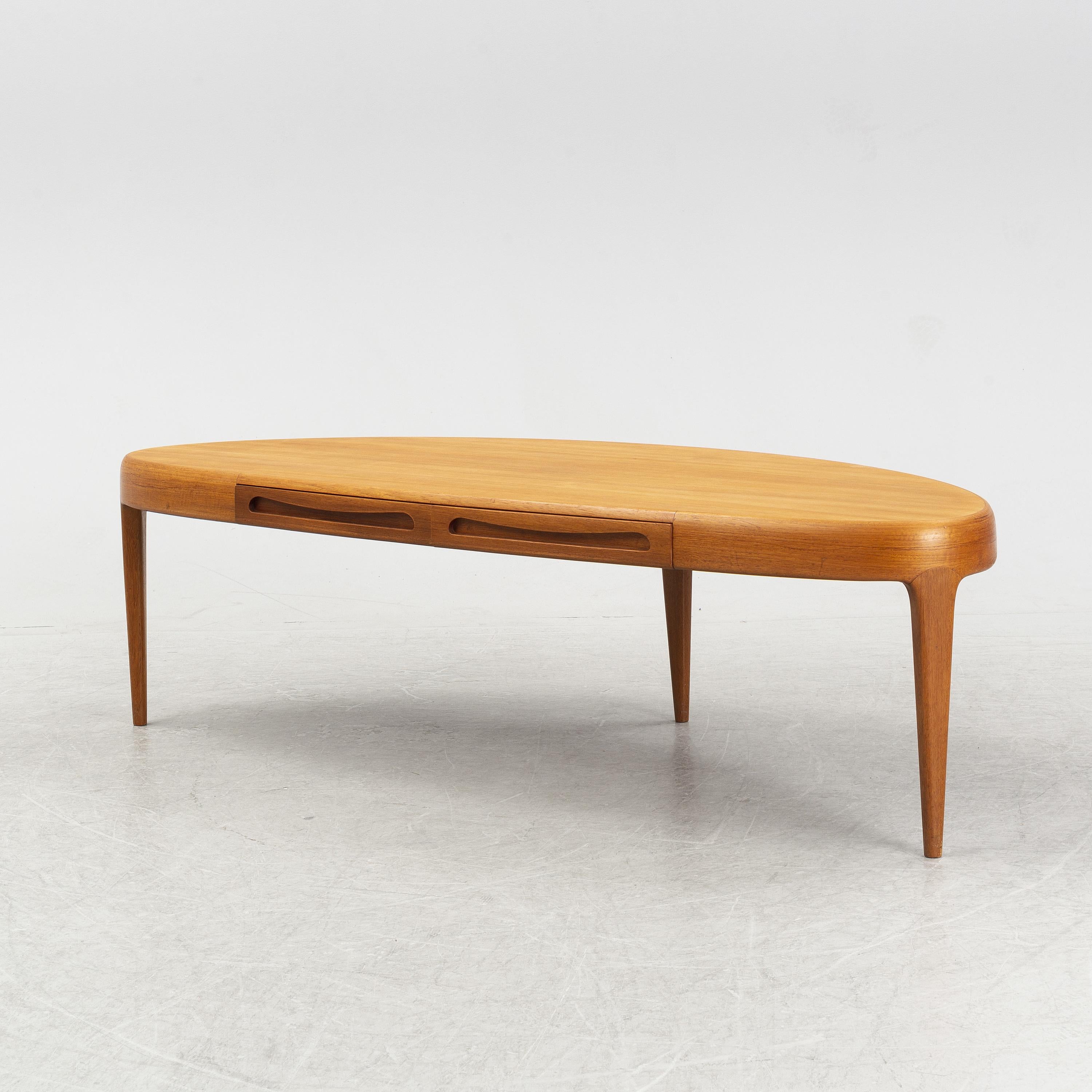 Johannes Andersen, a 'Capri' Coffee Table by Trensum, Denmark 1960s  In Good Condition For Sale In Paris, FR