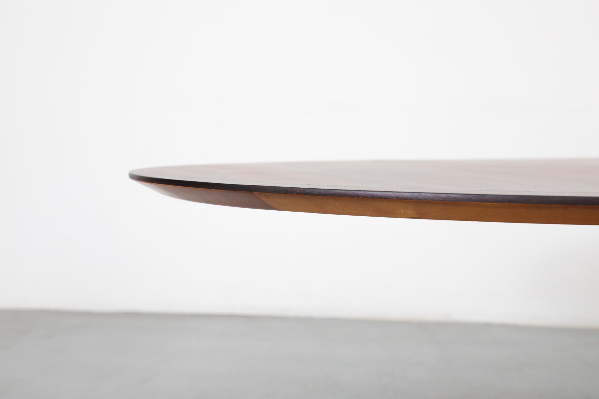 Table basse ovale en palissandre attribuée à Johannes Andersen avec base à piédestal en vente 4