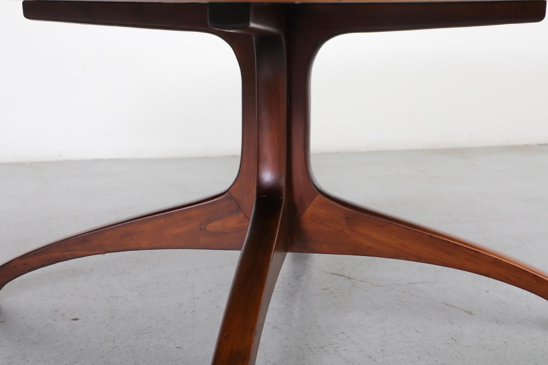 Table basse ovale en palissandre attribuée à Johannes Andersen avec base à piédestal en vente 5