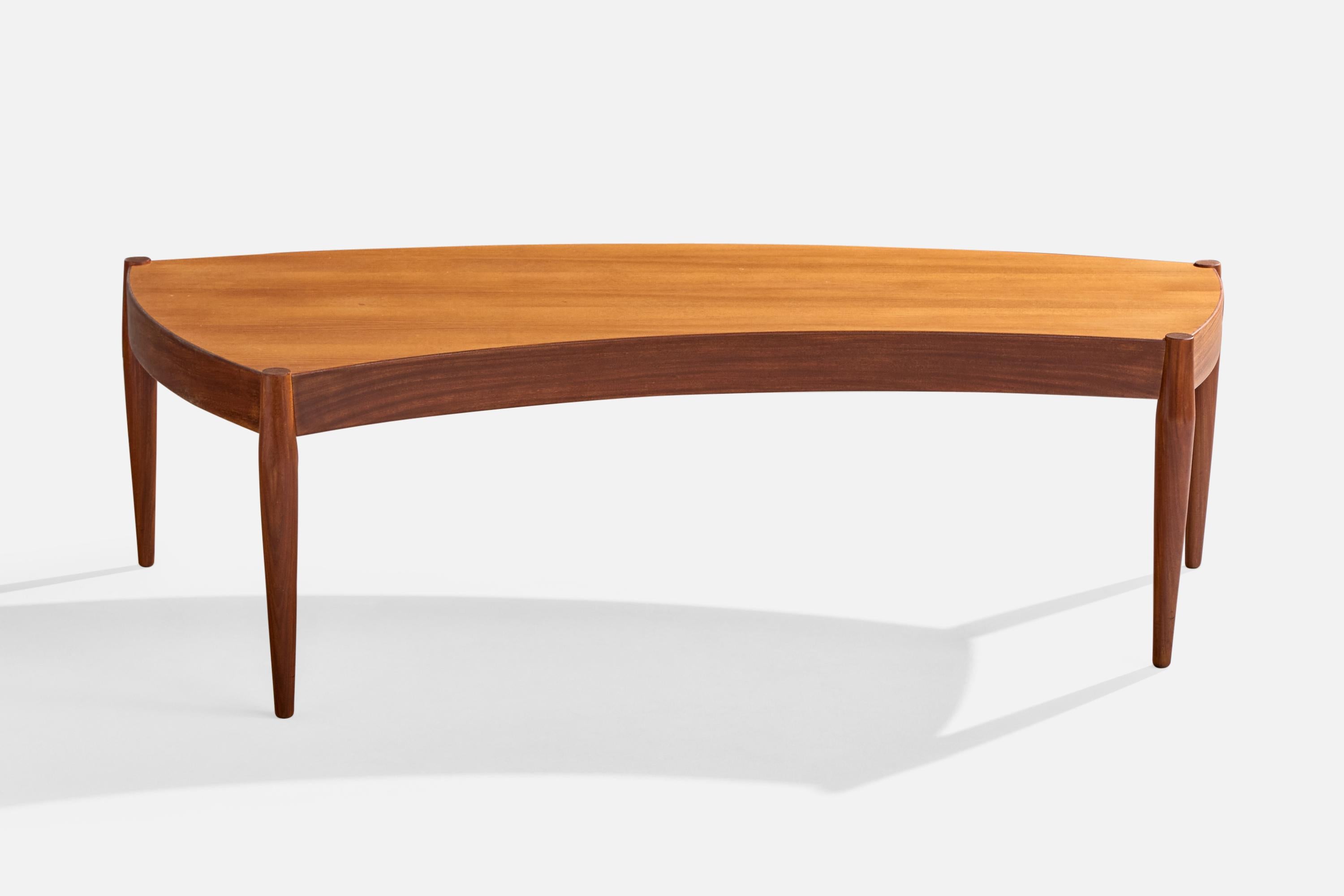 Mid-Century Modern Johannes Andersen Attribution, table basse, teck, Suède, années 1950 en vente