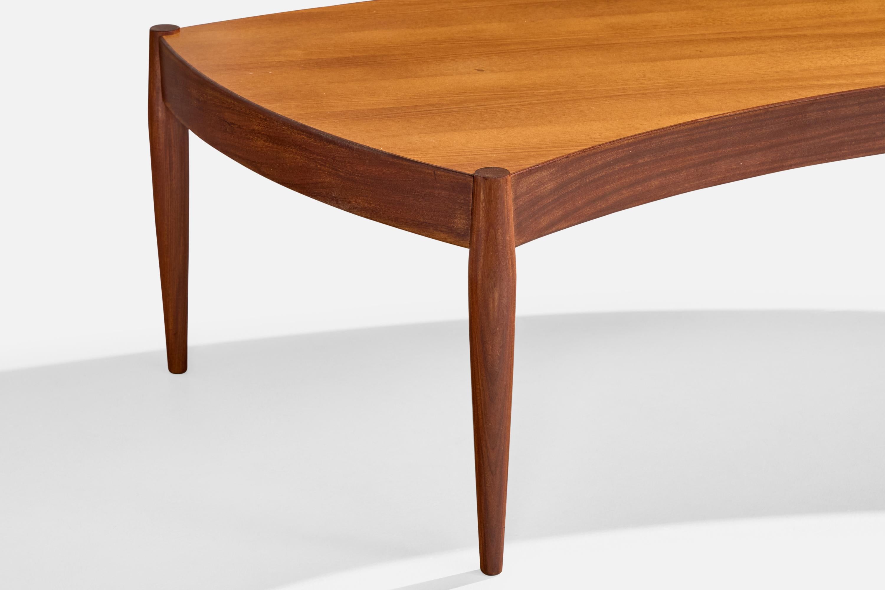 Milieu du XXe siècle Johannes Andersen Attribution, table basse, teck, Suède, années 1950 en vente