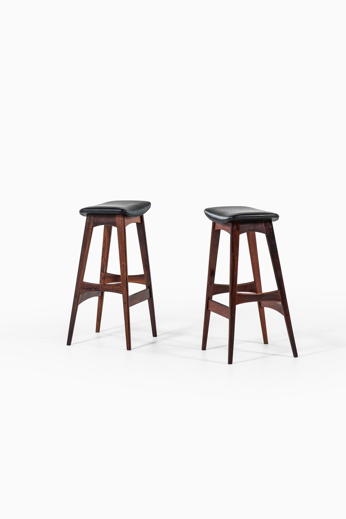 Pair of bar stools designed by Johannes Andersen. Produced by Brdr. Andersens Møbelfabrik A/S in Denmark.