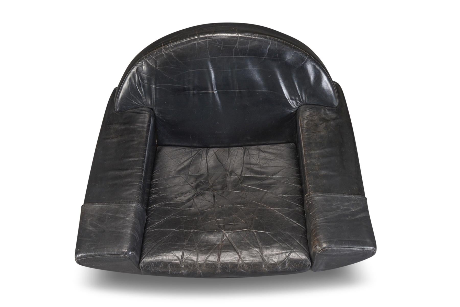 Mid-Century Modern Johannes Andersen “Capri” Swivel Lounge Chair in Black Leather For Sale
