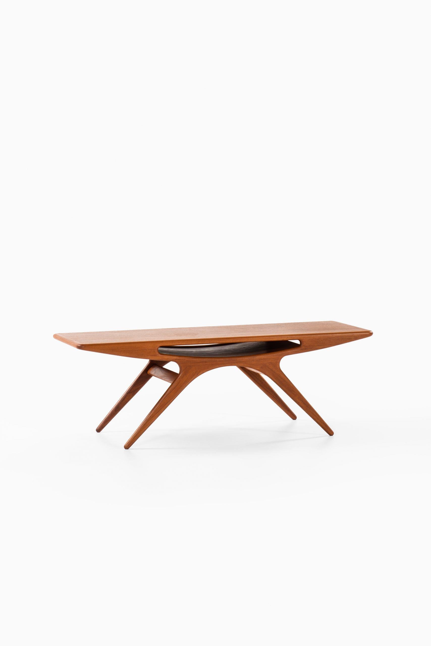 Smile table, Smilebordet, UFO table or Smiling table designed by Johannes Andersen. Produced by CFC Silkeborg in Denmark.