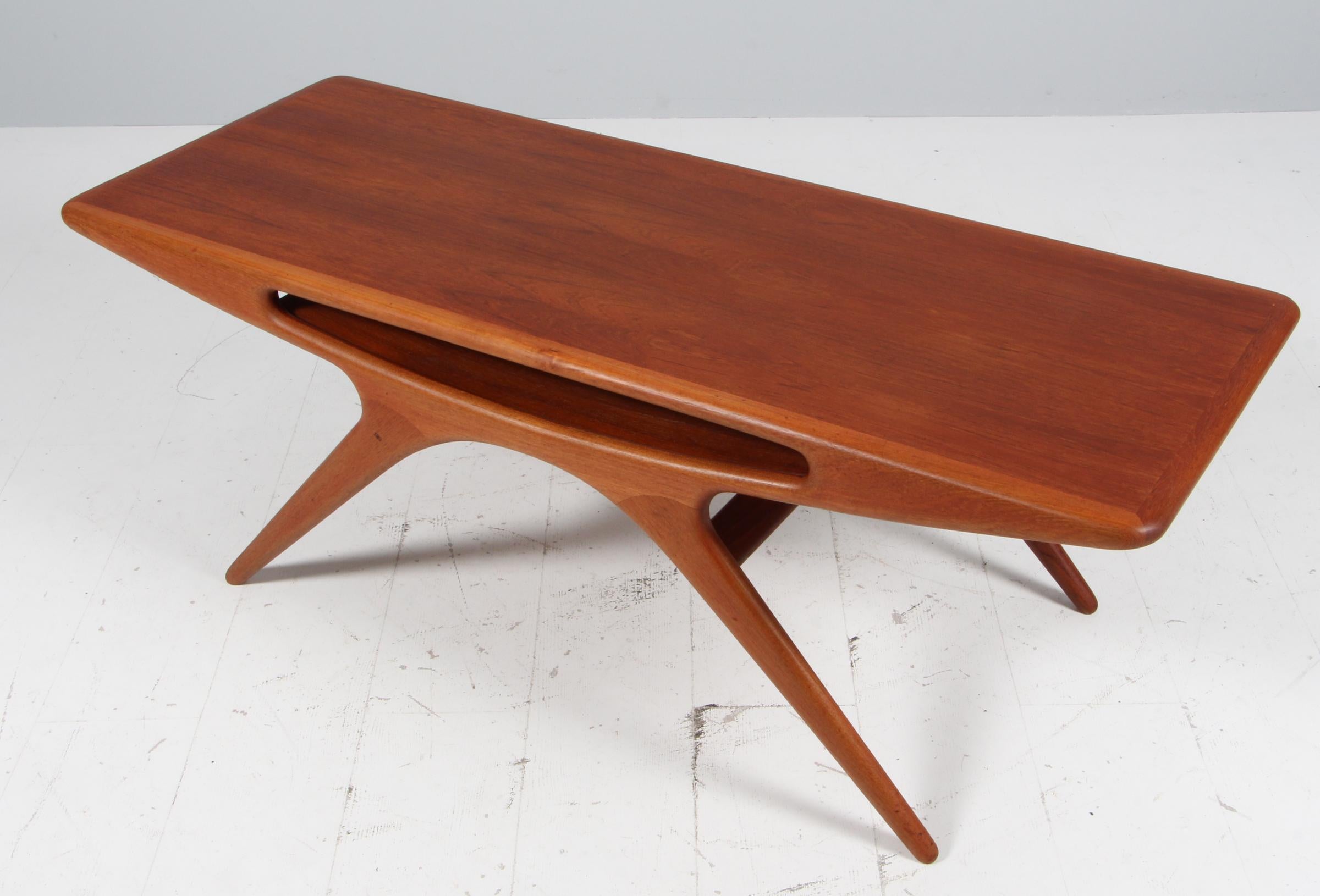 Mesa baja Johannes Andersen Fabricada por CFC Silkeborg en Dinamarca Escandinavo moderno en venta