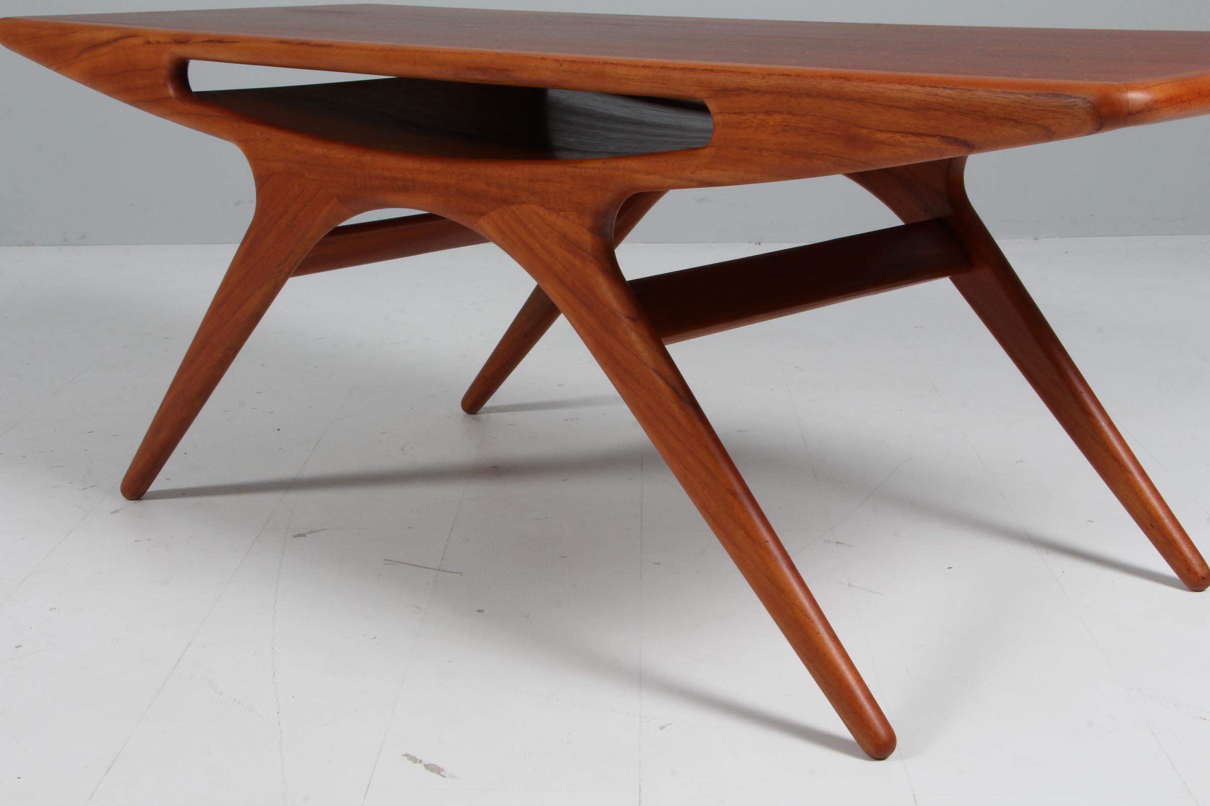 Johannes Andersen Coffee Table Produced by CFC Silkeborg in Denmark In Excellent Condition In Esbjerg, DK