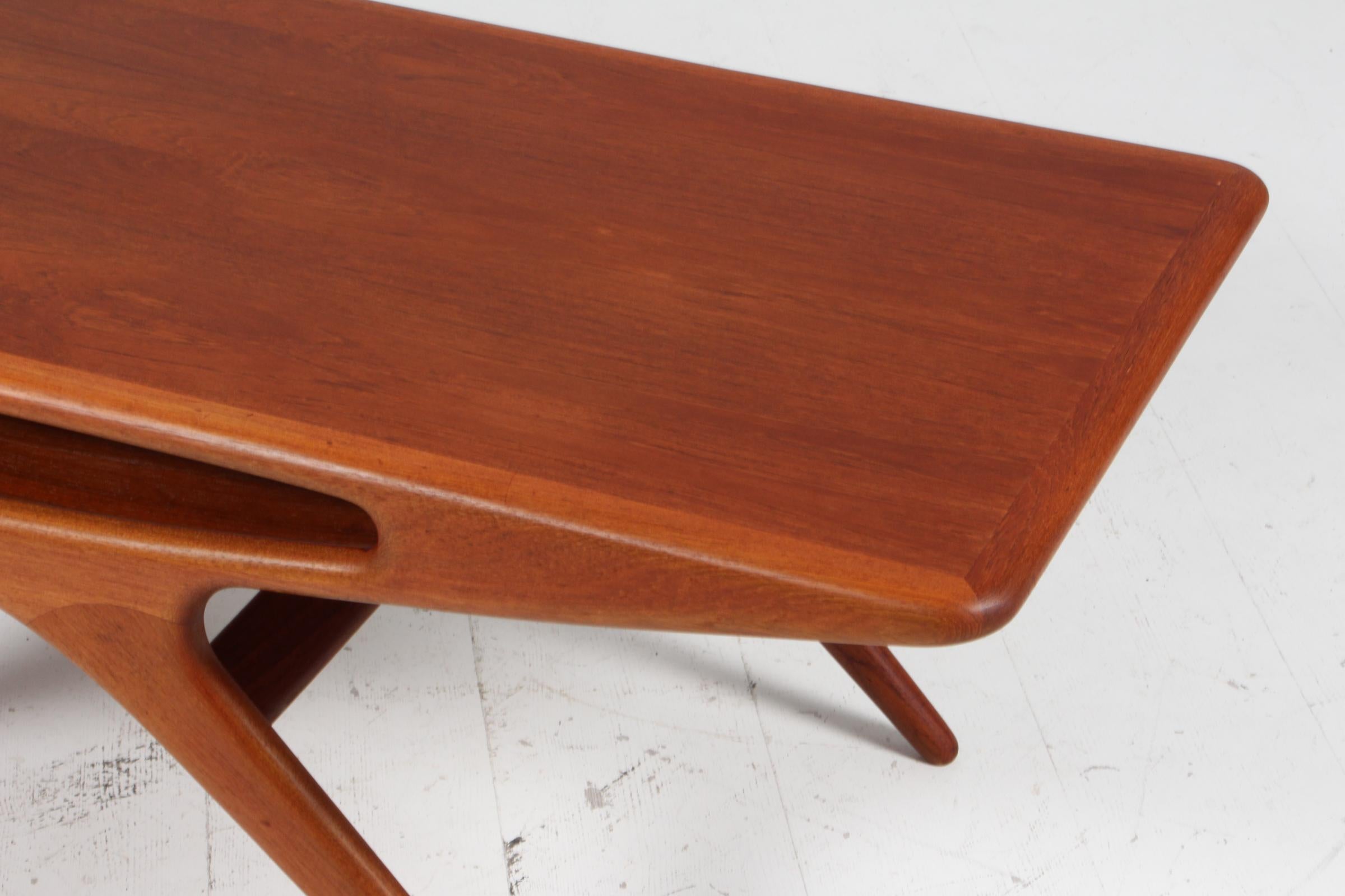 Mesa baja Johannes Andersen Fabricada por CFC Silkeborg en Dinamarca en Excelente estado para la venta en Esbjerg, DK