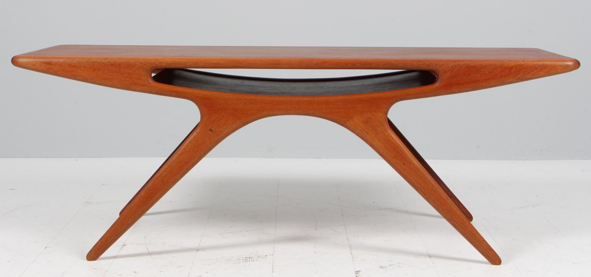 Mesa baja Johannes Andersen Fabricada por CFC Silkeborg en Dinamarca Teca en venta