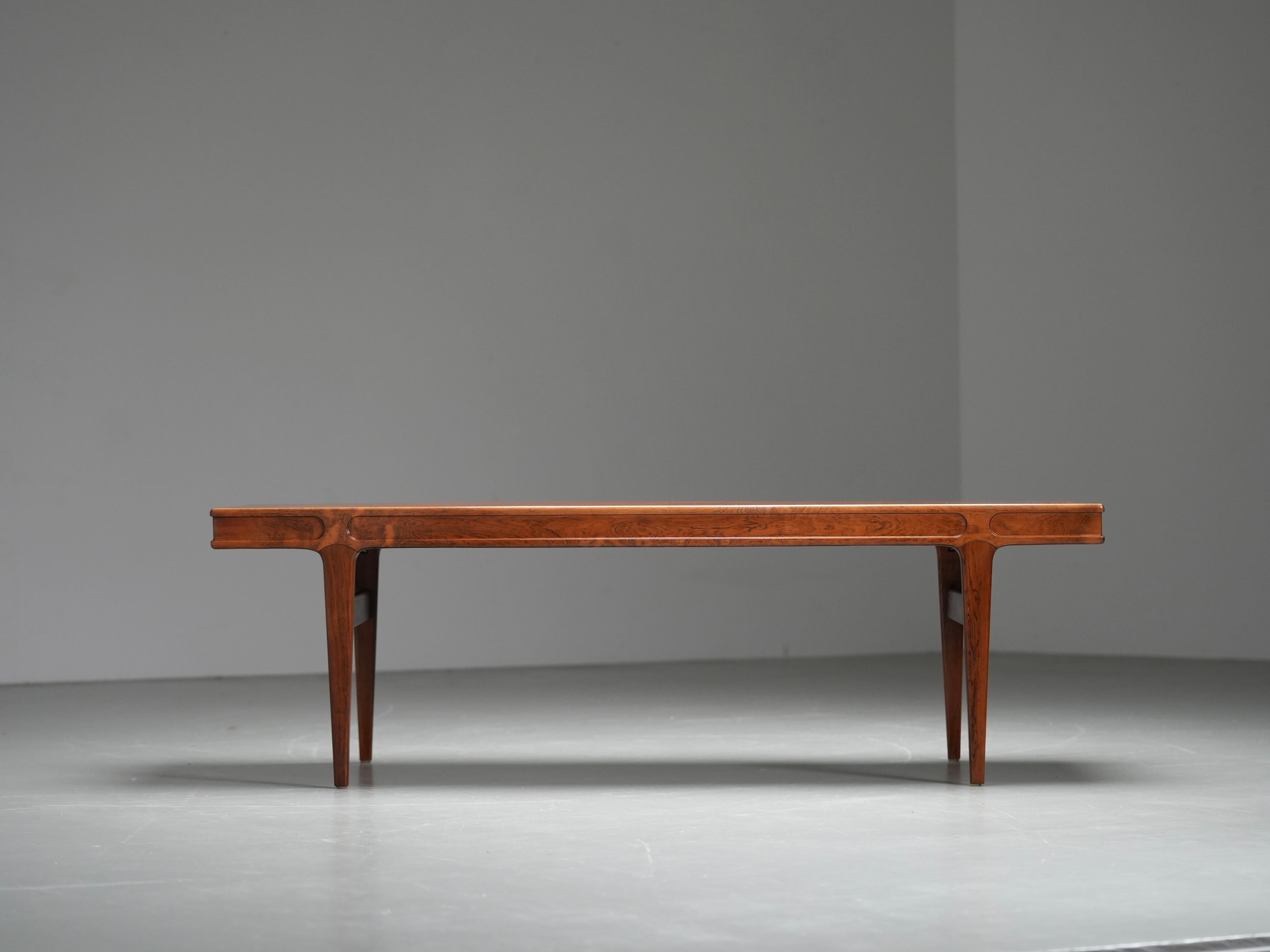 Mid-Century Modern Johannes Andersen Coffeetable with extractable leaves for CFC Silkeborg, Denmark For Sale