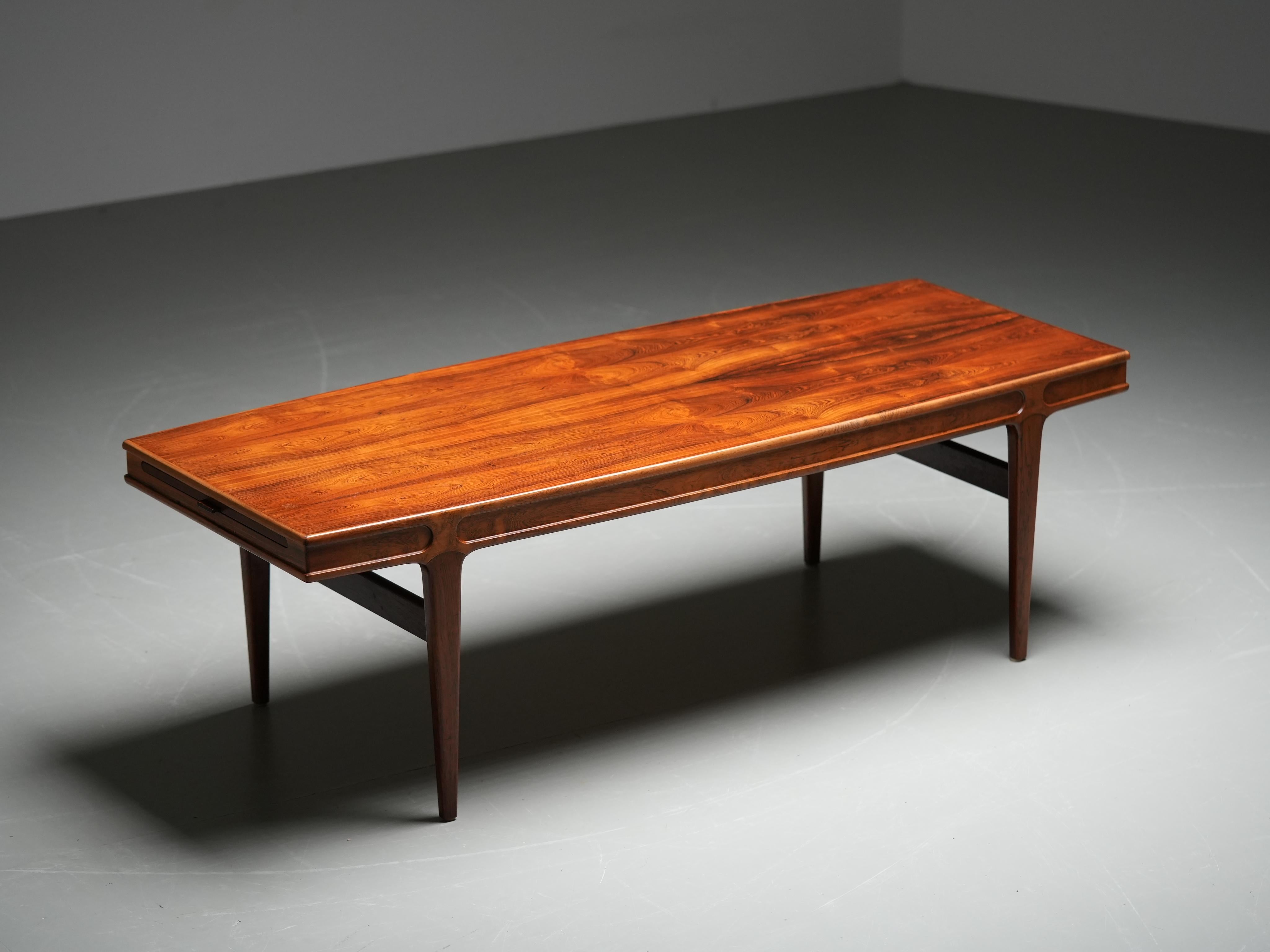 Danish Johannes Andersen Coffeetable with extractable leaves for CFC Silkeborg, Denmark For Sale