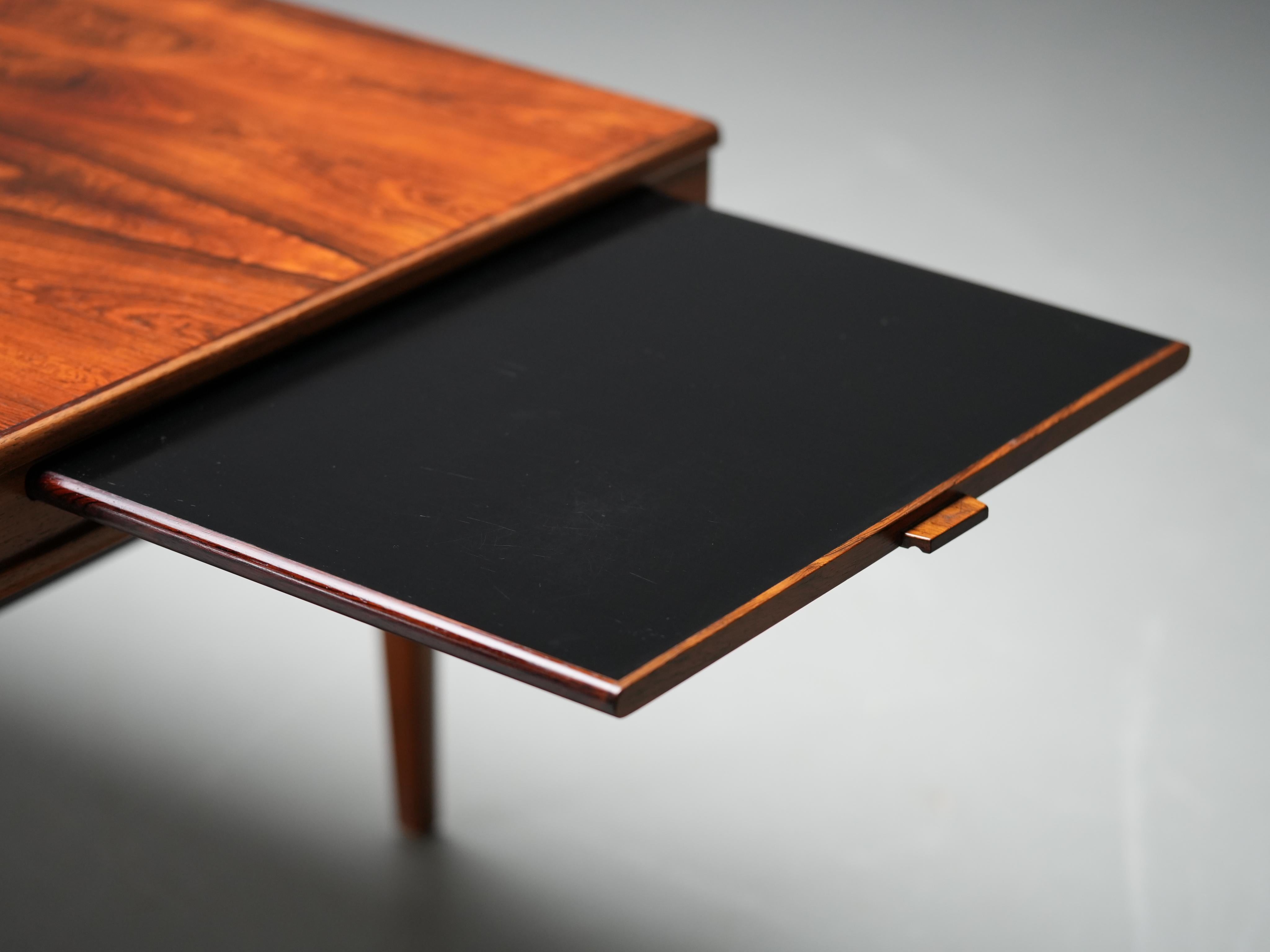 Johannes Andersen Coffeetable with extractable leaves for CFC Silkeborg, Denmark In Good Condition For Sale In Uithoorn, NL